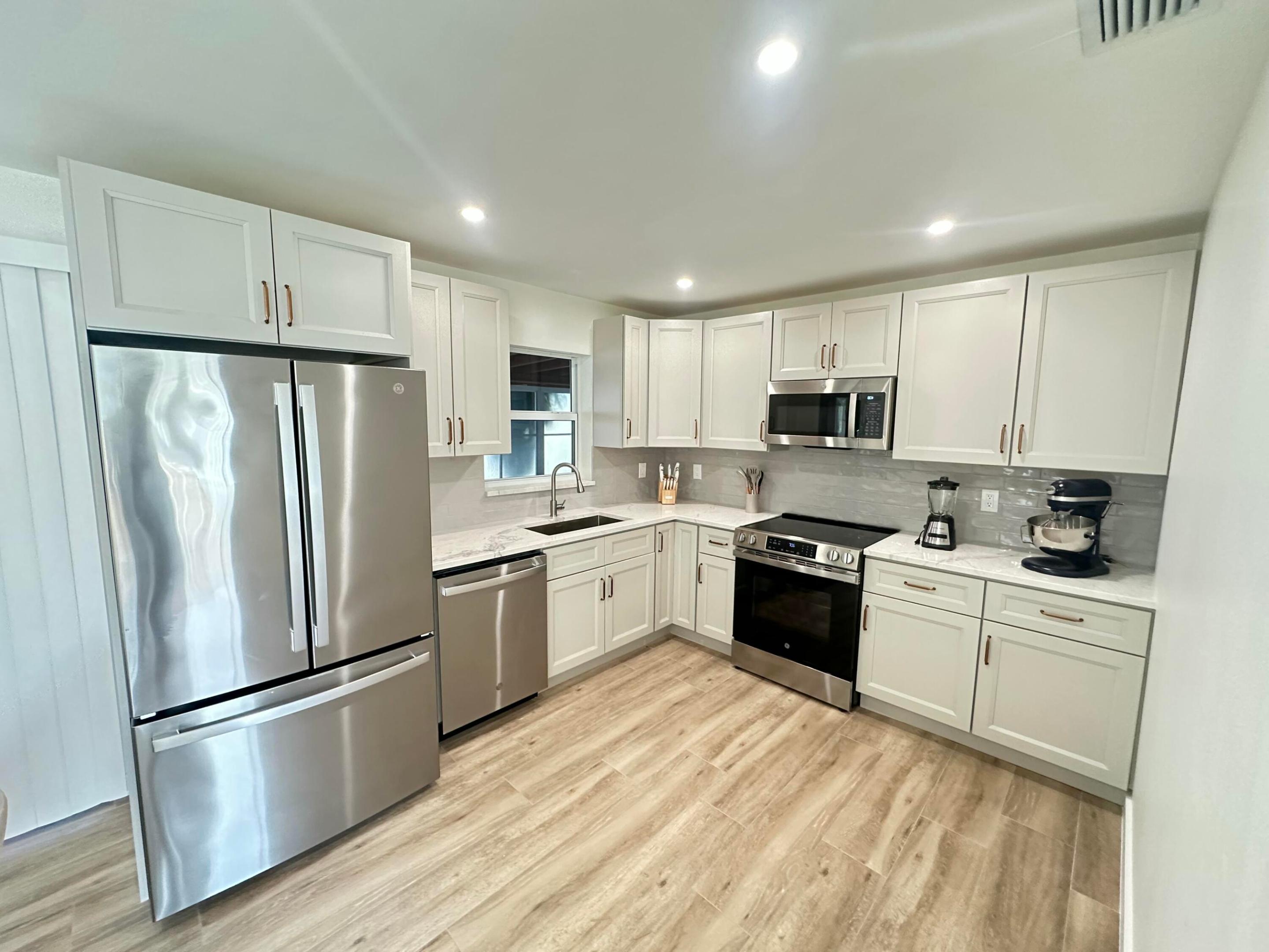 908 LIGHTHOUSE, North Palm Beach FL 33408