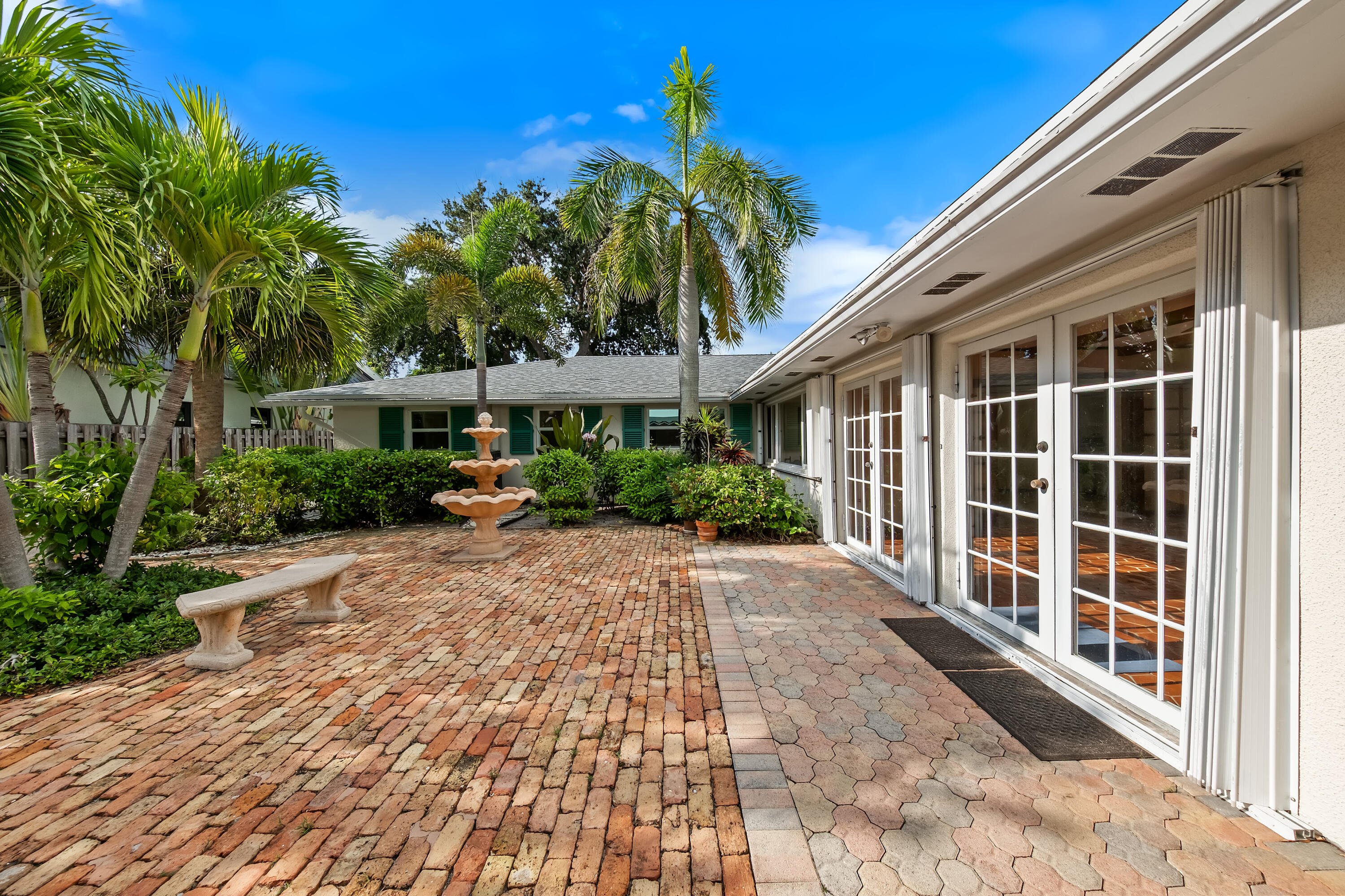 129 Alhambra, West Palm Beach FL 33405