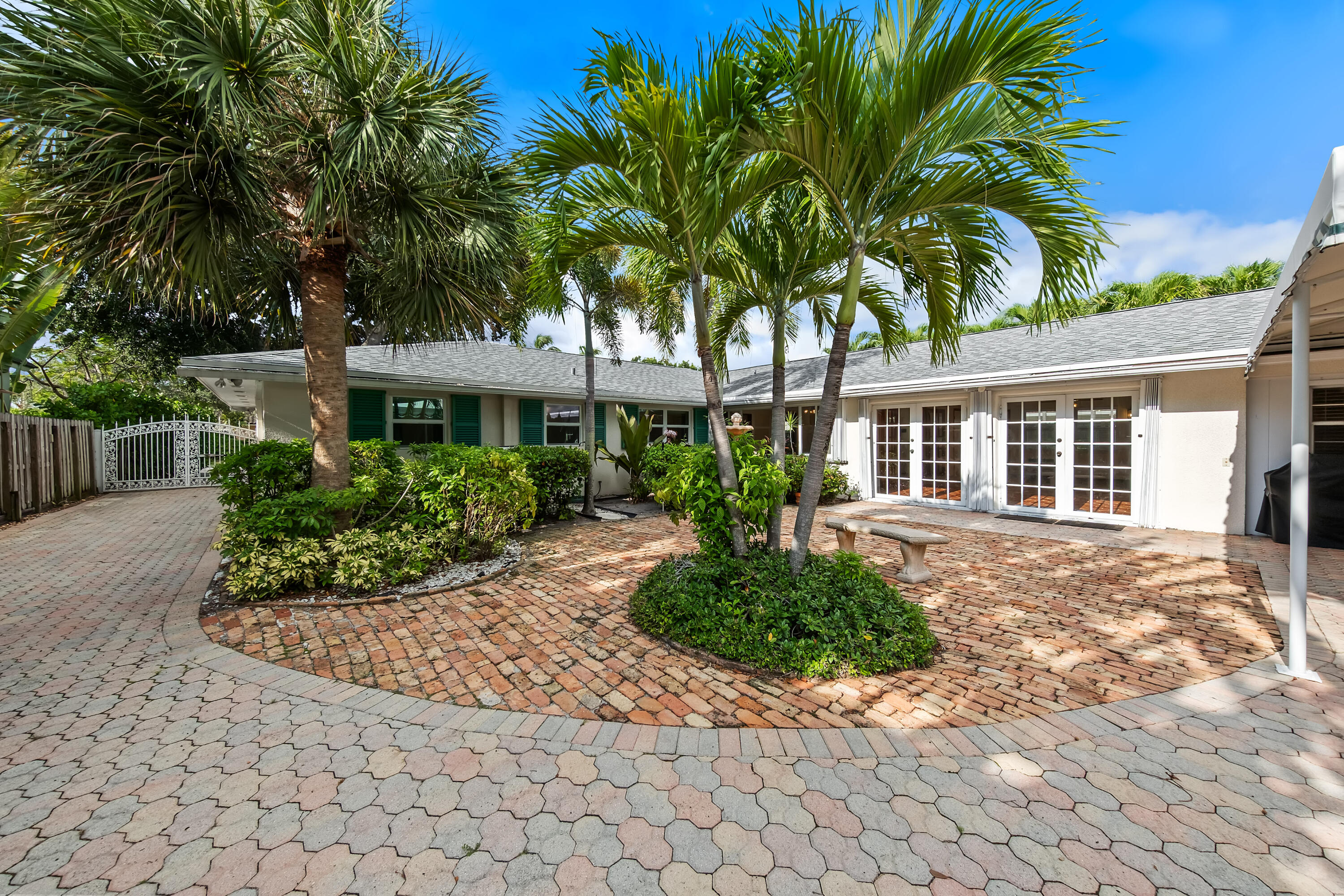 129 Alhambra, West Palm Beach FL 33405
