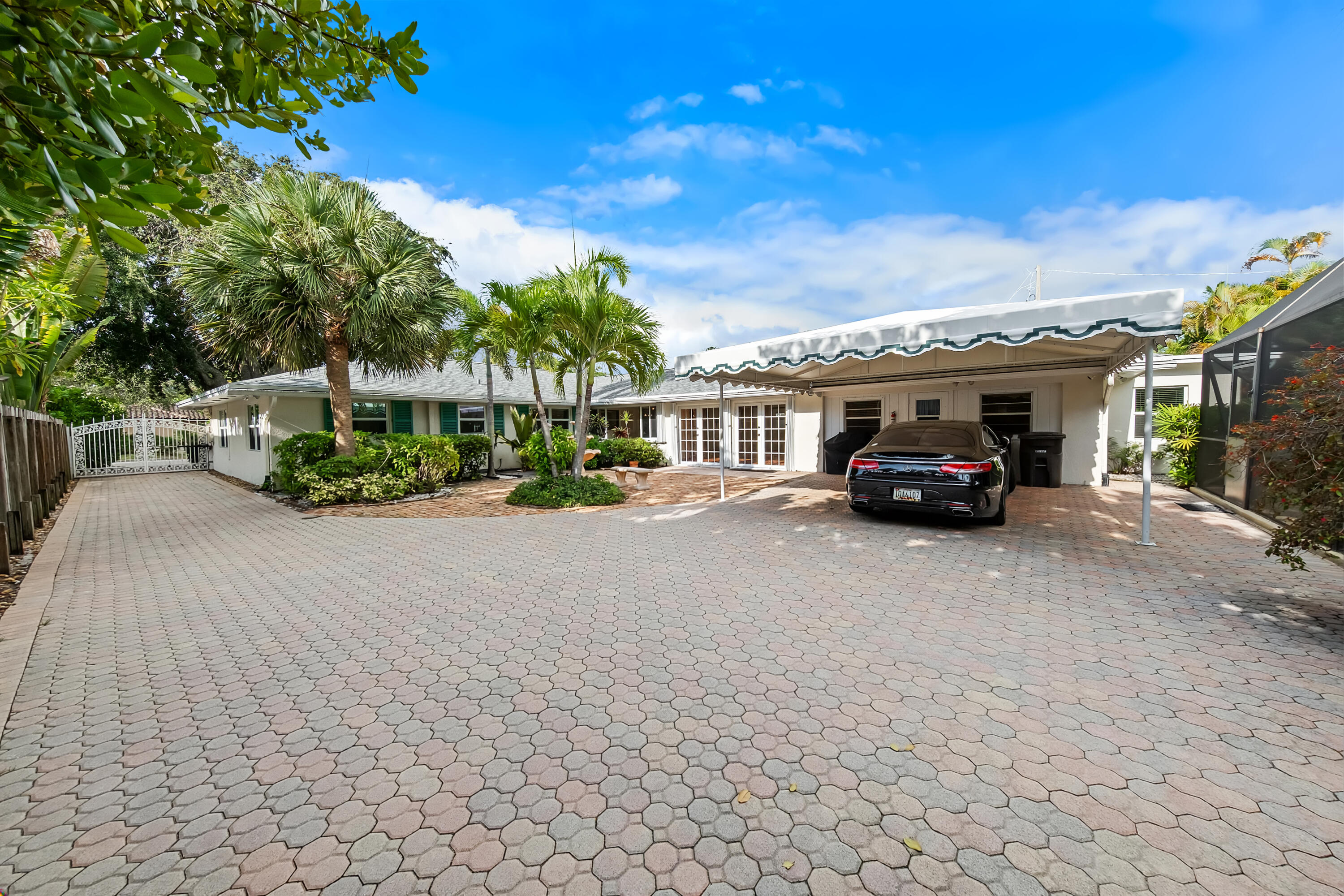 129 Alhambra, West Palm Beach FL 33405