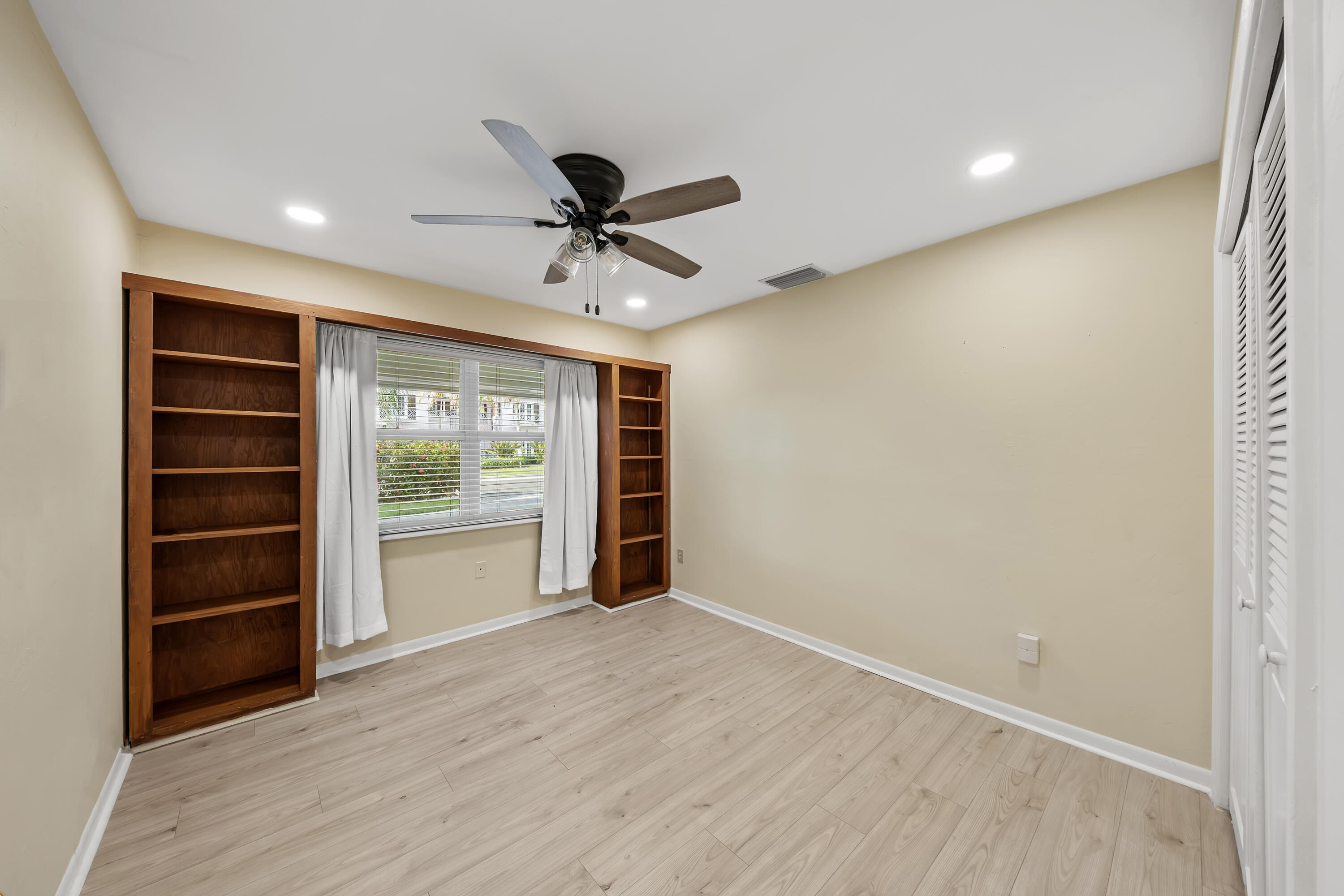 129 Alhambra, West Palm Beach FL 33405