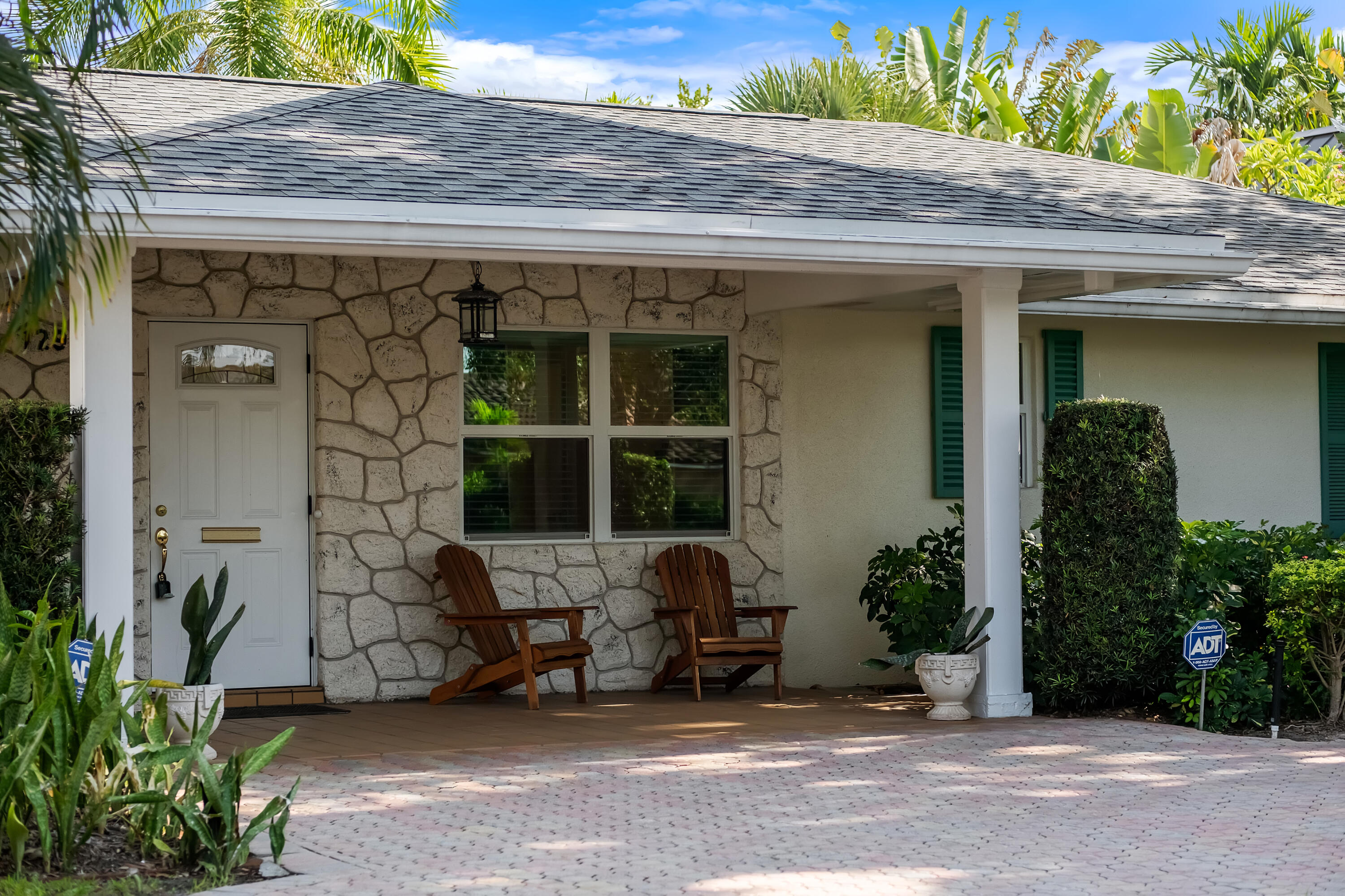 129 Alhambra, West Palm Beach FL 33405