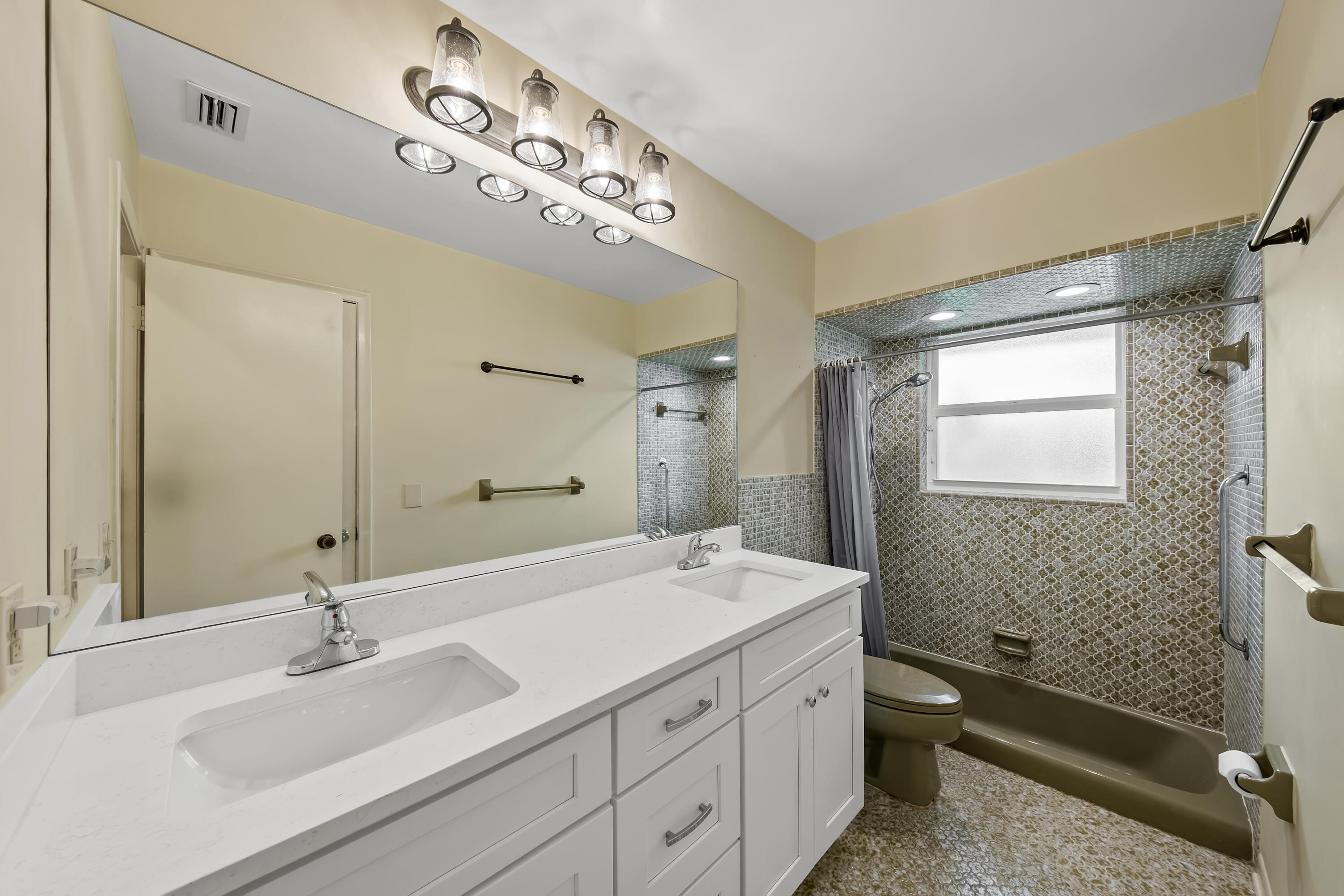 129 Alhambra, West Palm Beach FL 33405
