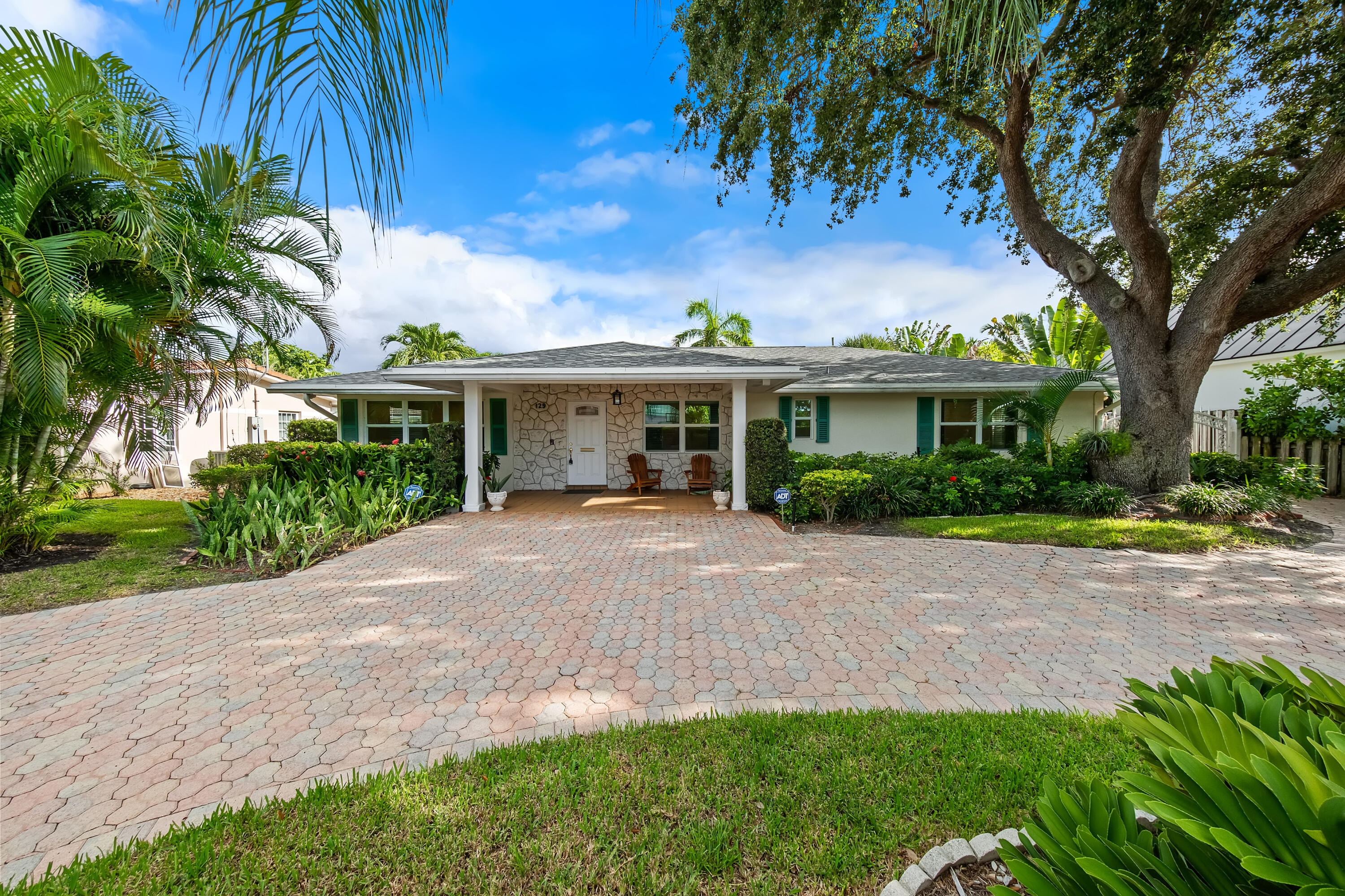 129 Alhambra, West Palm Beach FL 33405