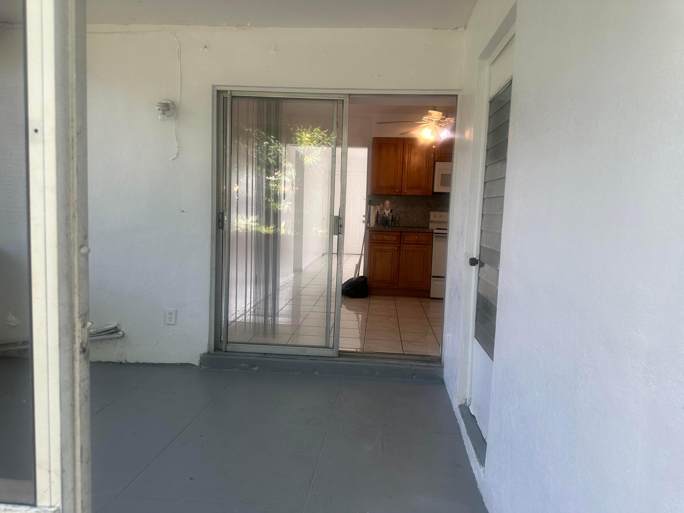 4120 NW 39TH, Lauderdale Lakes FL 33309
