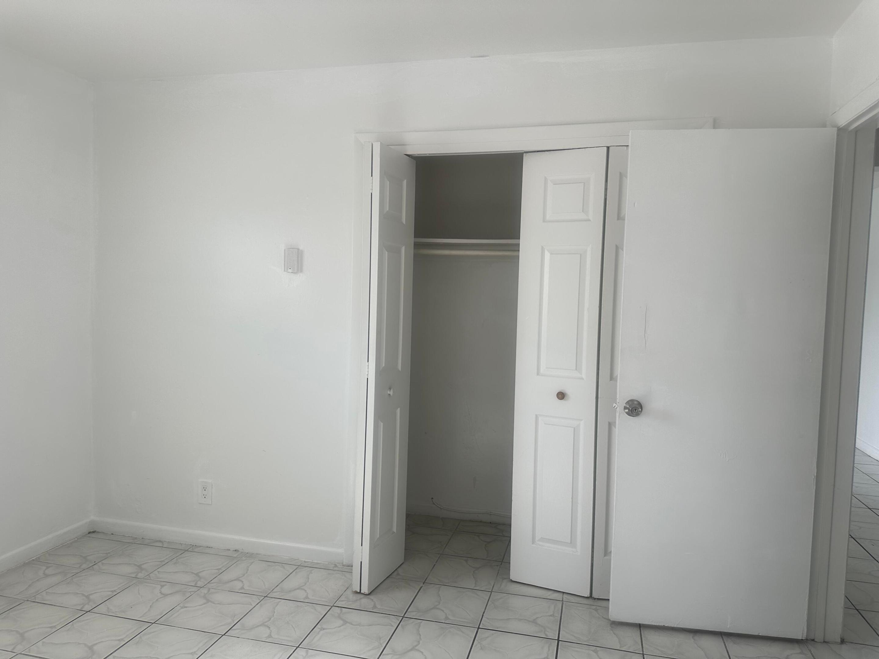 4120 NW 39TH, Lauderdale Lakes FL 33309