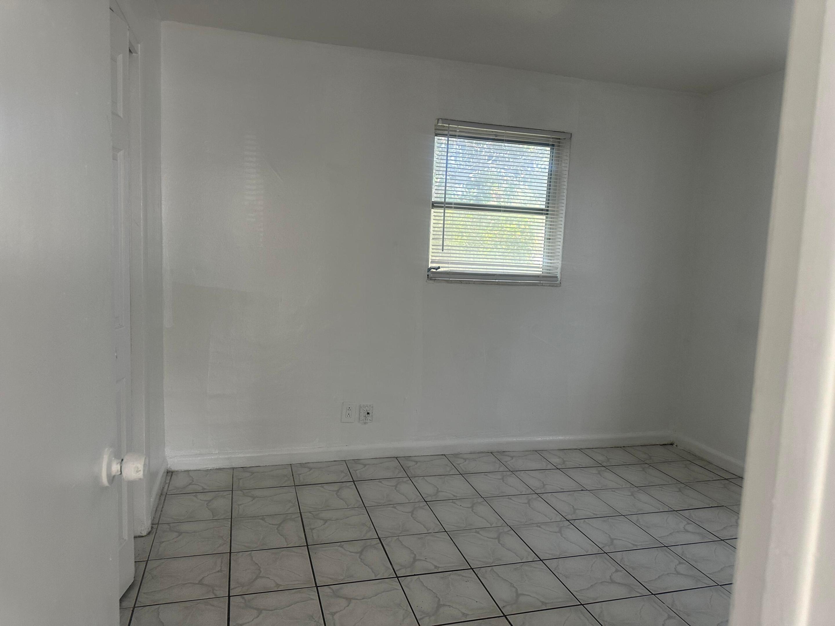 4120 NW 39TH, Lauderdale Lakes FL 33309