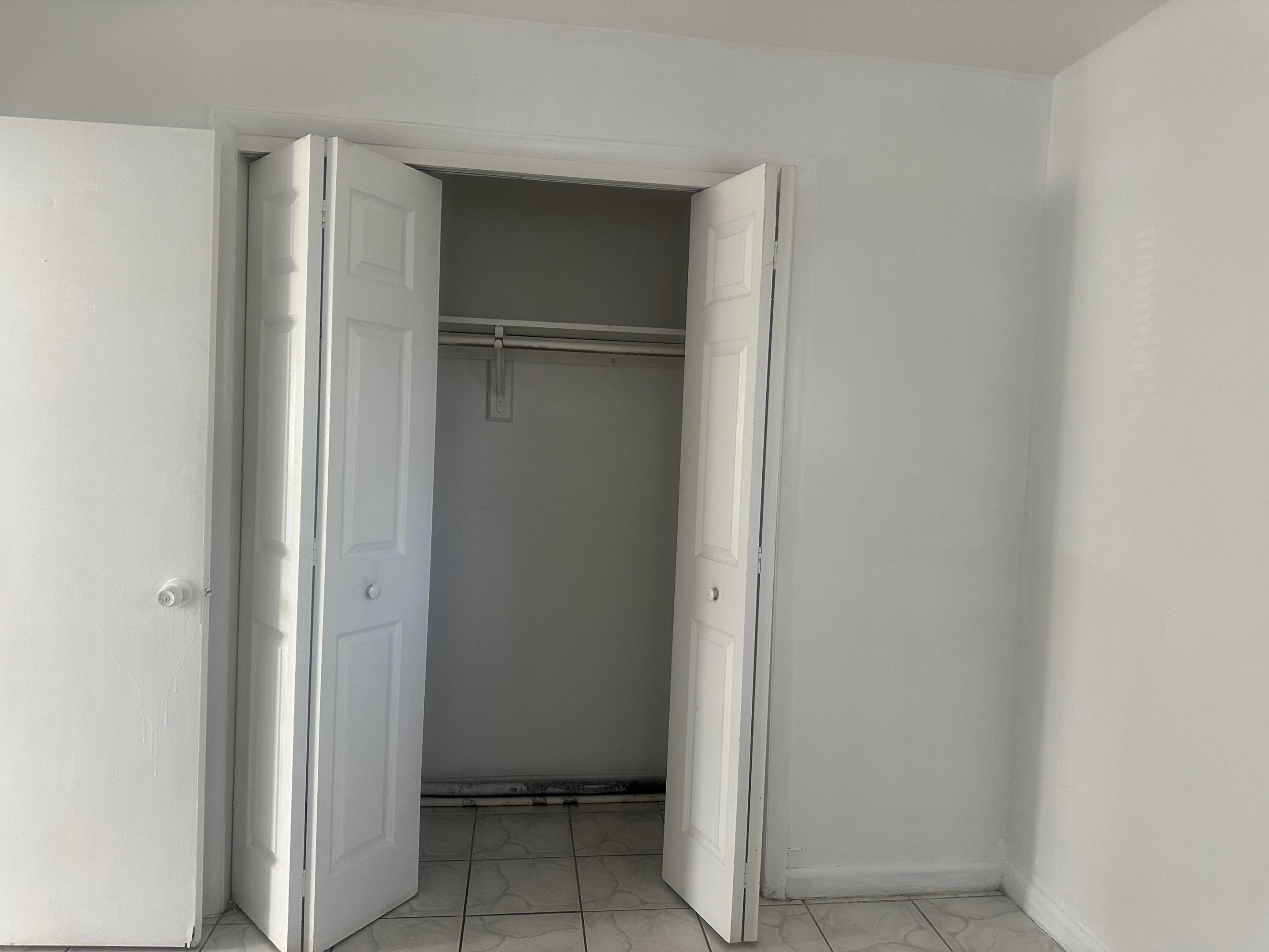 4120 NW 39TH, Lauderdale Lakes FL 33309