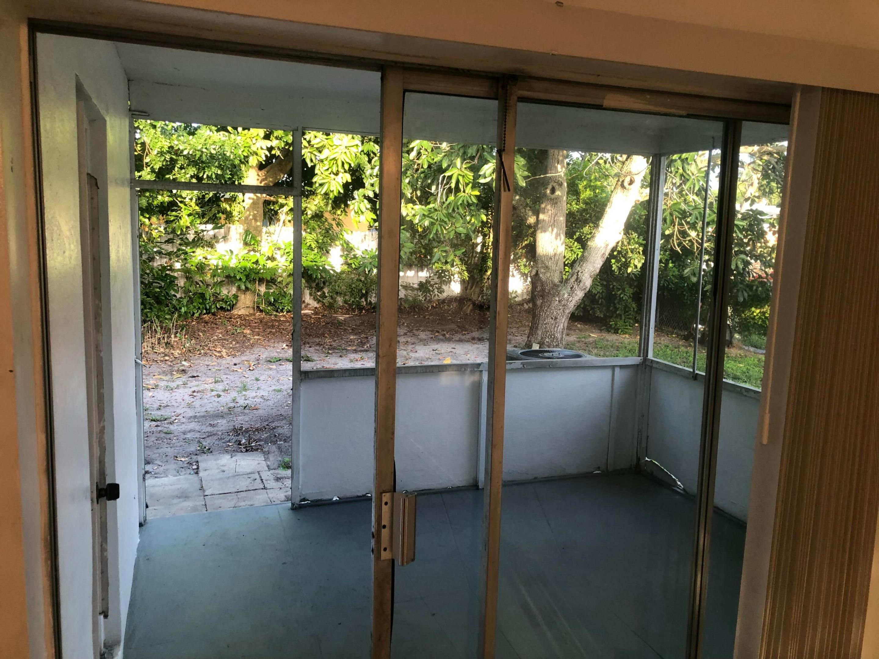4120 NW 39TH, Lauderdale Lakes FL 33309