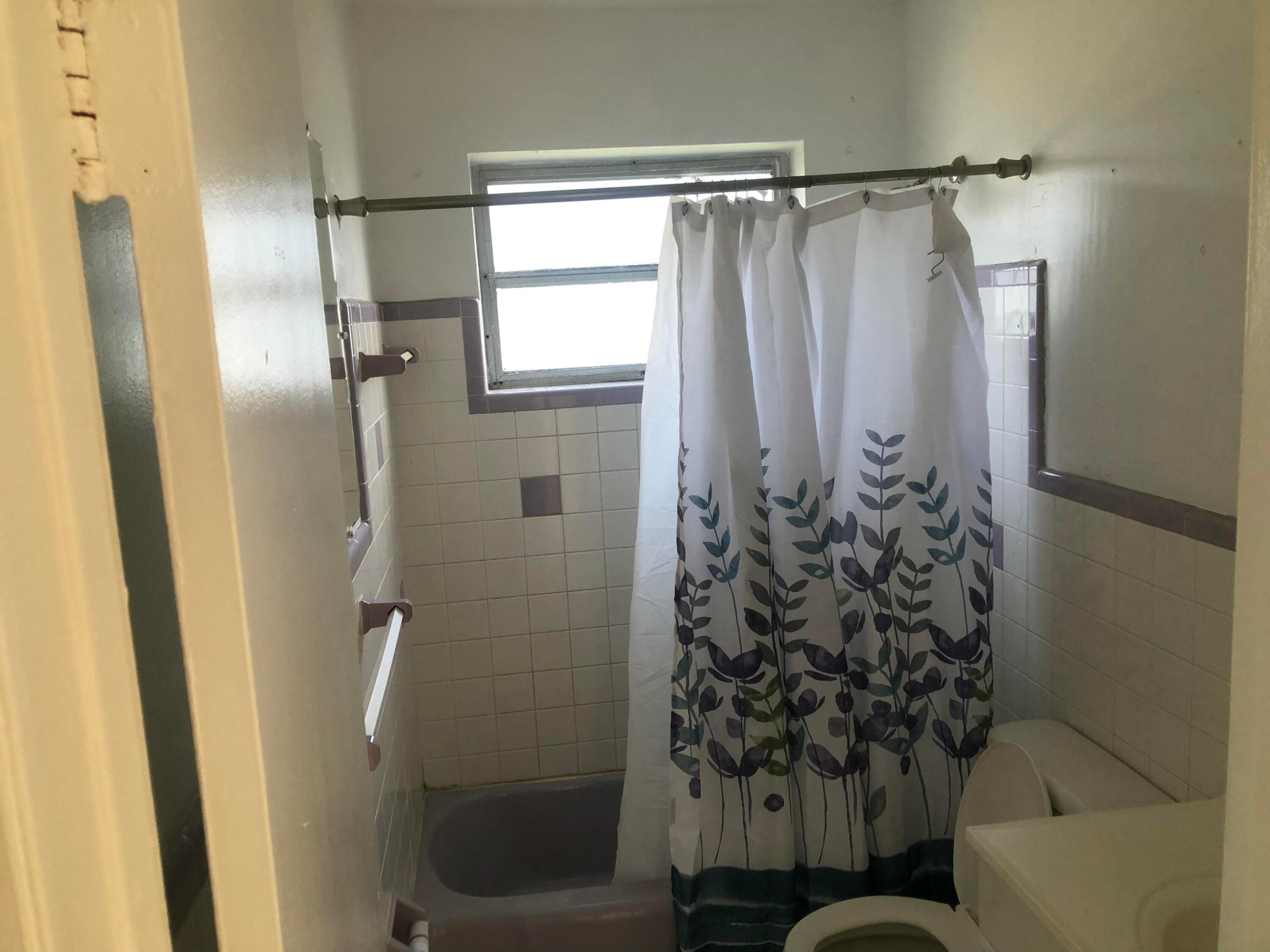 4120 NW 39TH, Lauderdale Lakes FL 33309