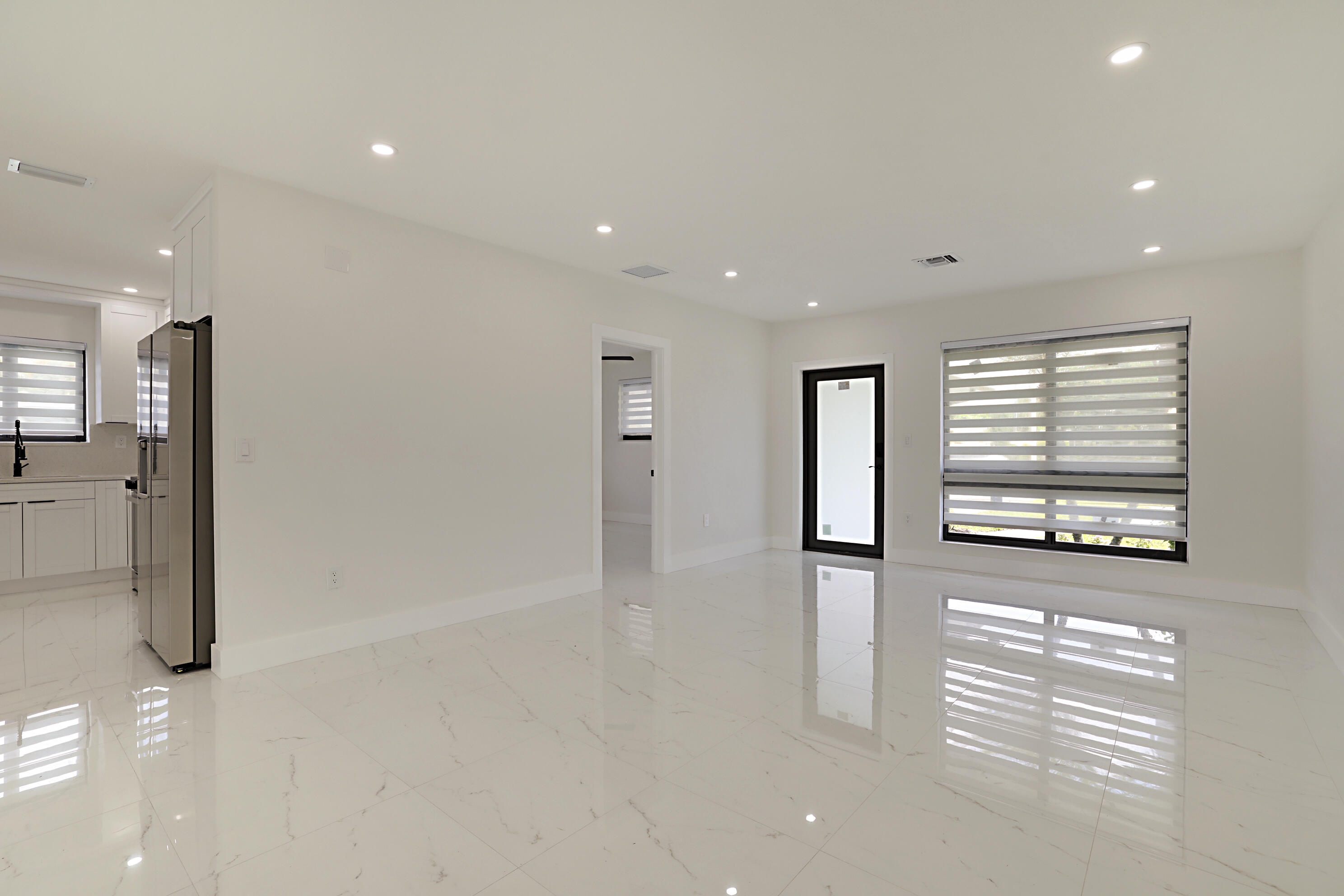 421 FONTANA, Palm Springs FL 33461