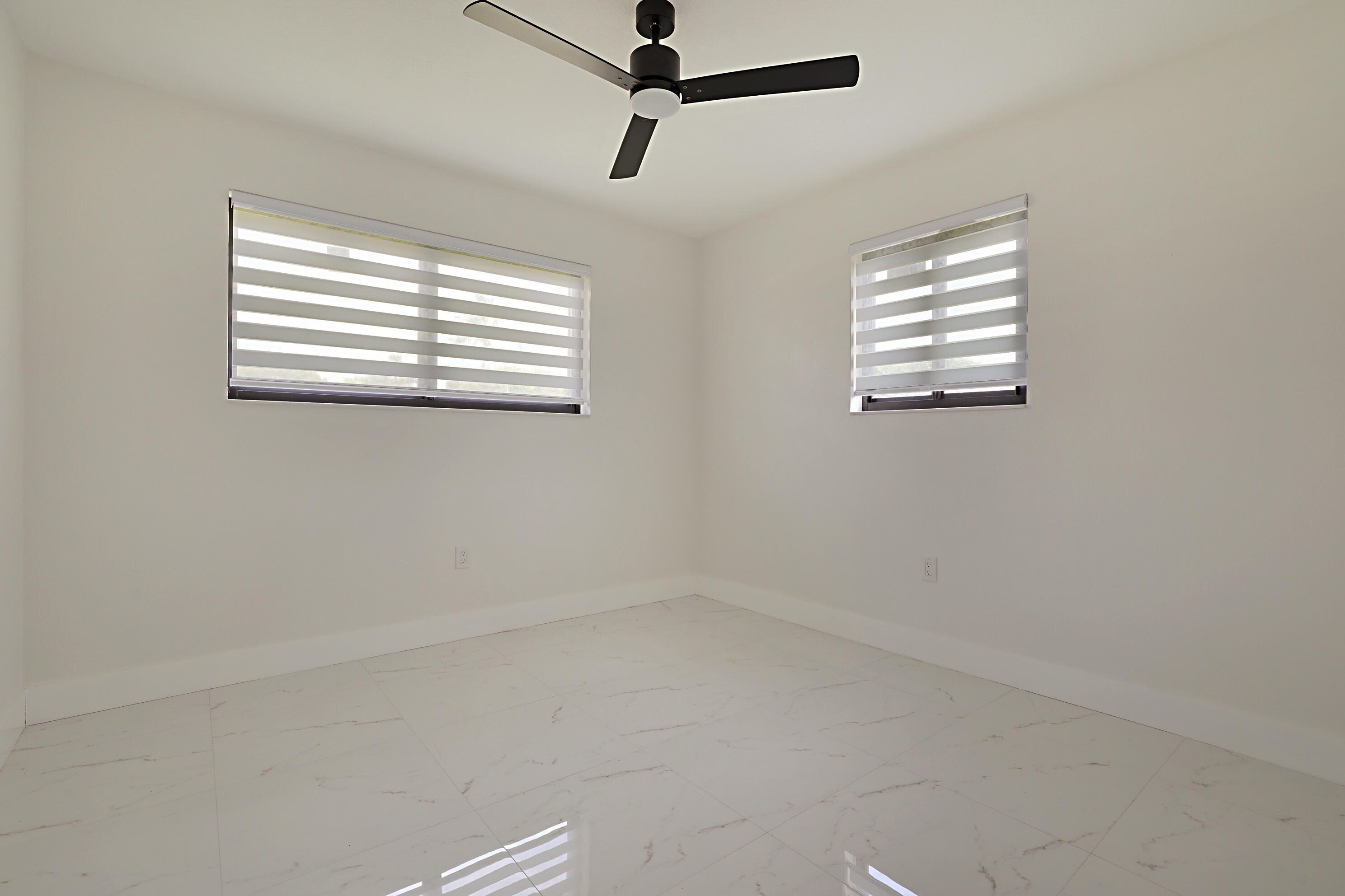 421 FONTANA, Palm Springs FL 33461