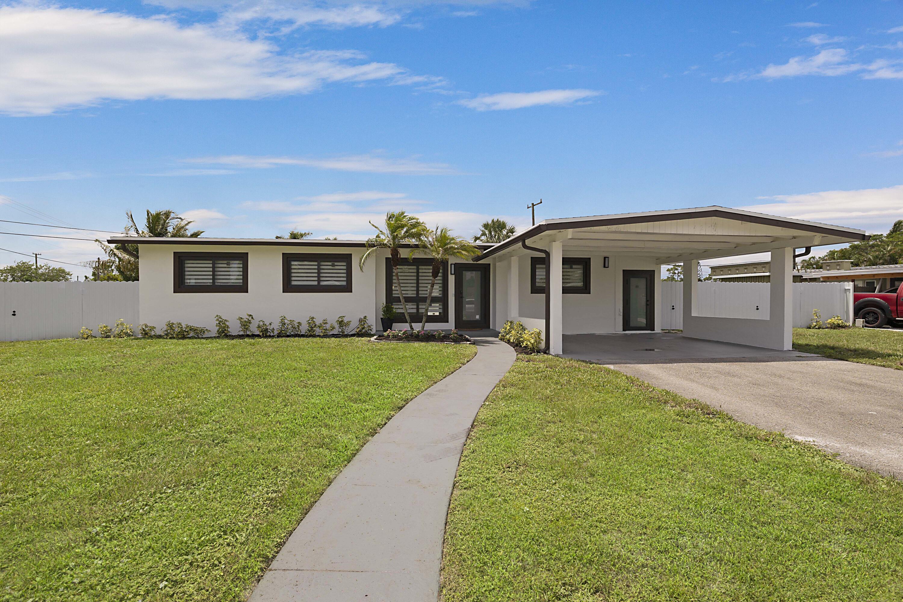 421 FONTANA, Palm Springs FL 33461