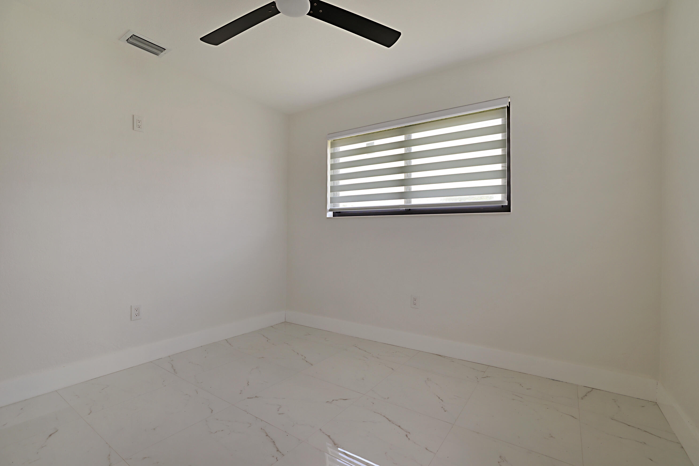 421 FONTANA, Palm Springs FL 33461