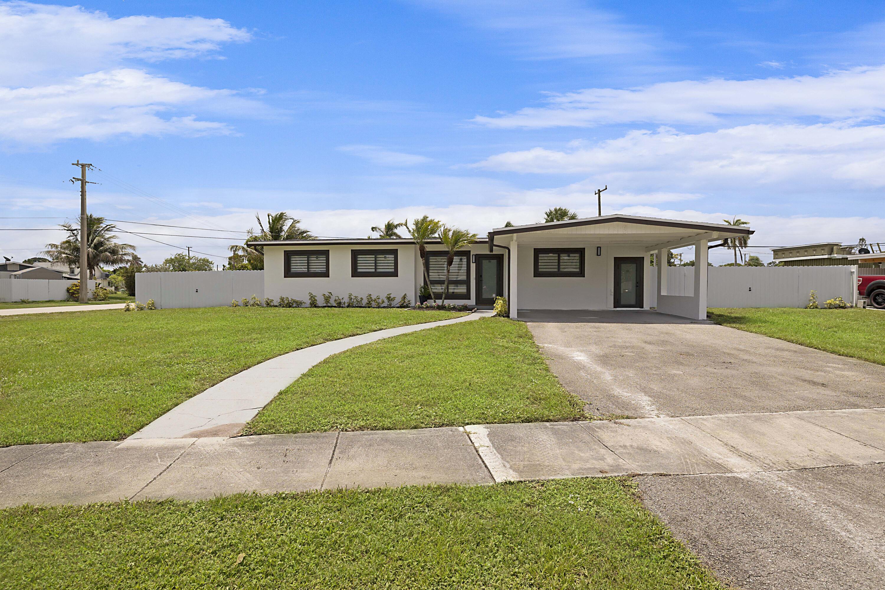 421 FONTANA, Palm Springs FL 33461
