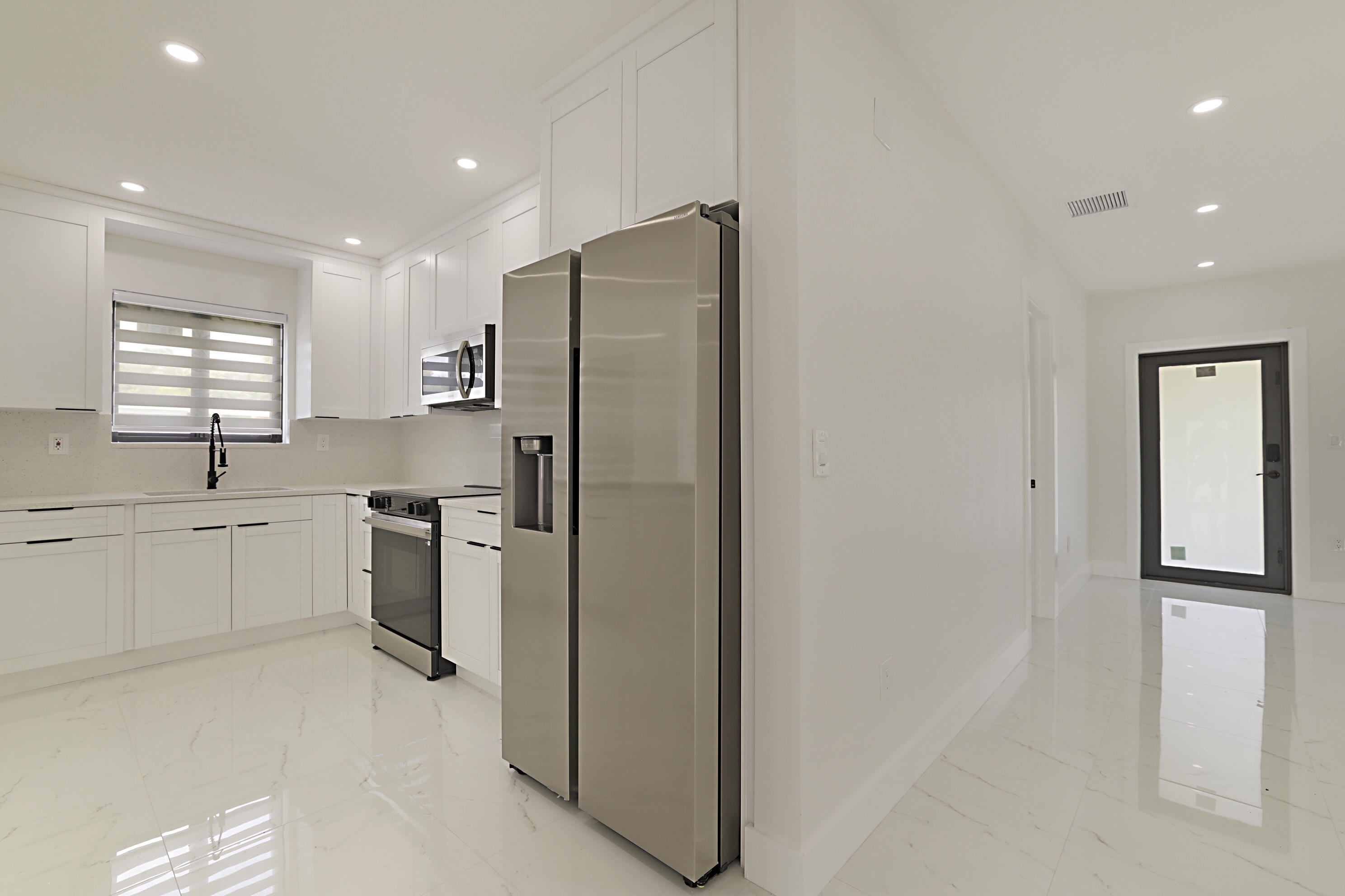 421 FONTANA, Palm Springs FL 33461