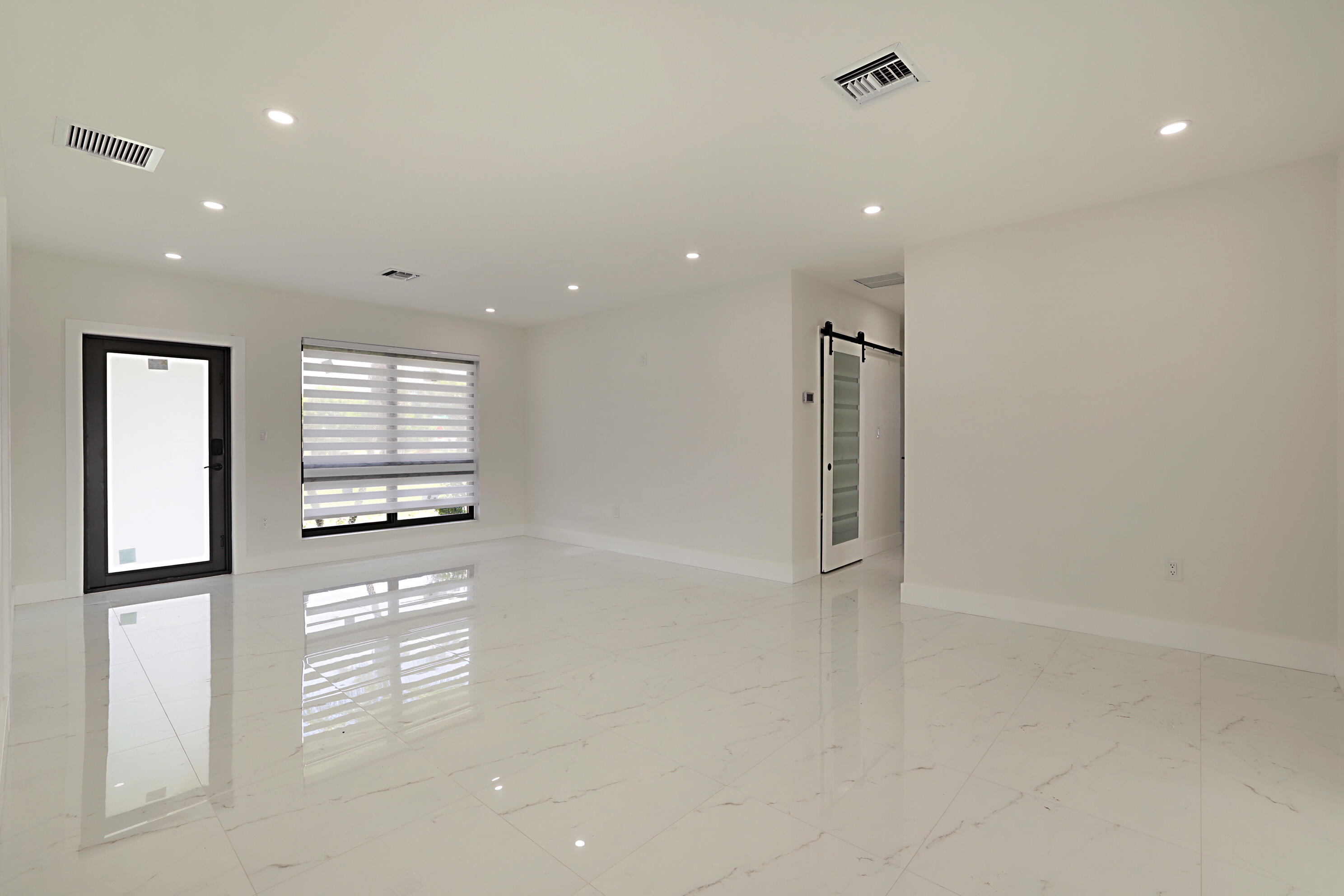 421 FONTANA, Palm Springs FL 33461