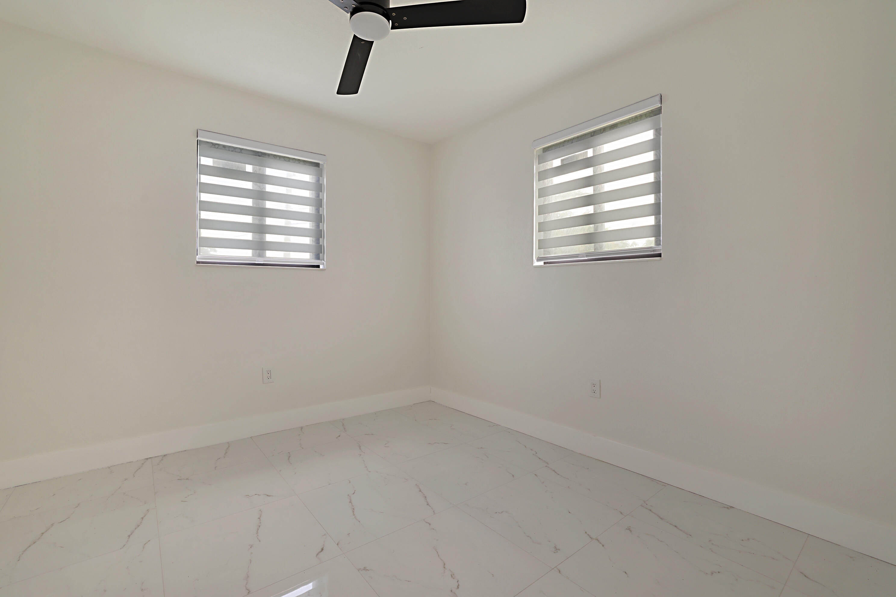 421 FONTANA, Palm Springs FL 33461