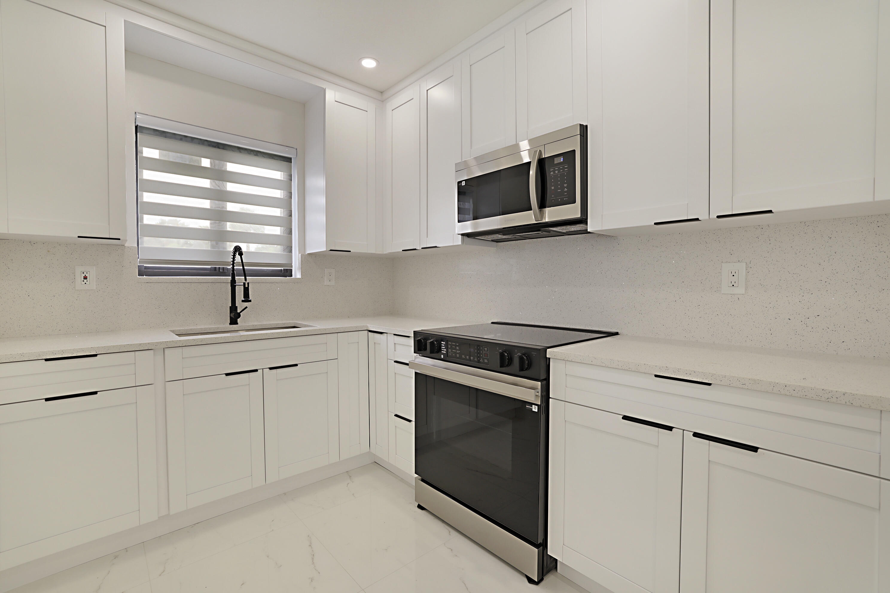421 FONTANA, Palm Springs FL 33461