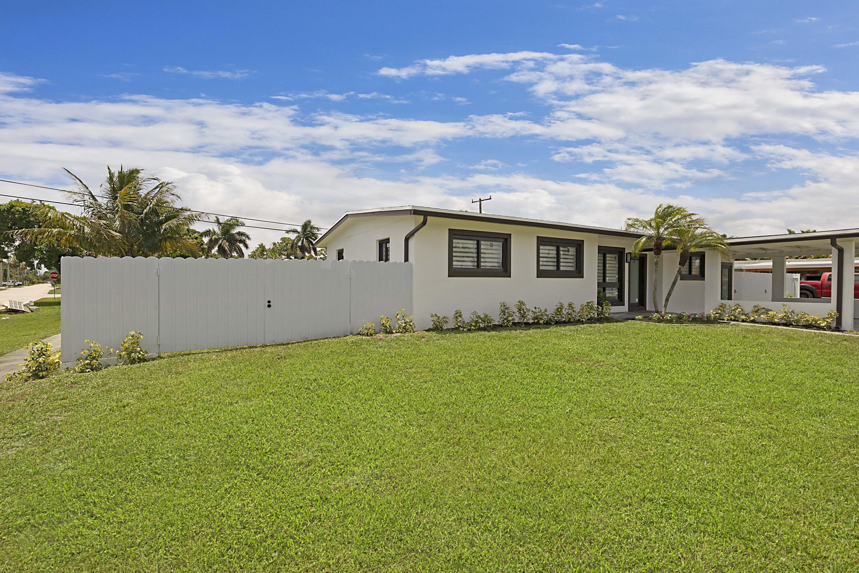 421 FONTANA, Palm Springs FL 33461
