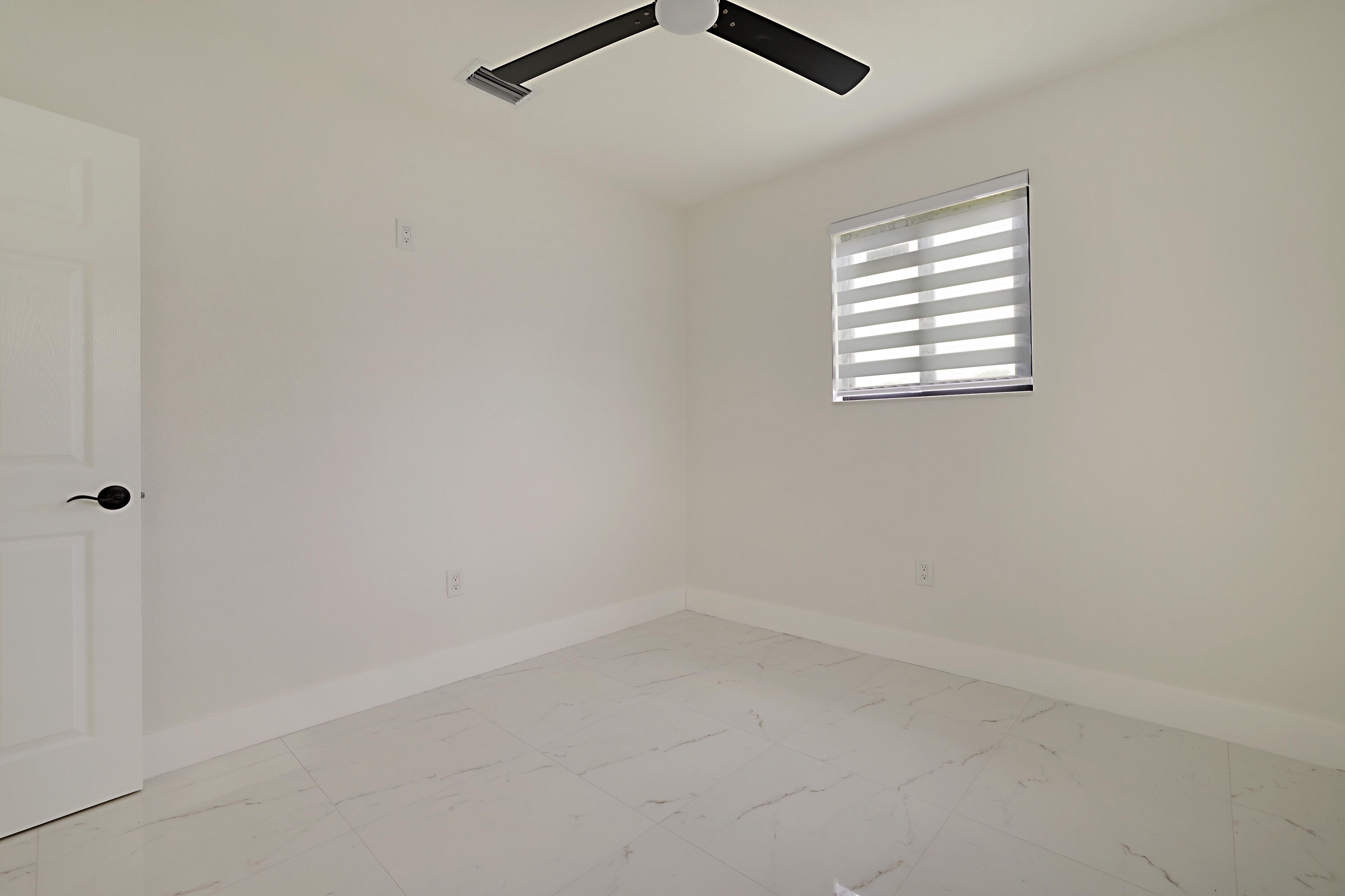 421 FONTANA, Palm Springs FL 33461