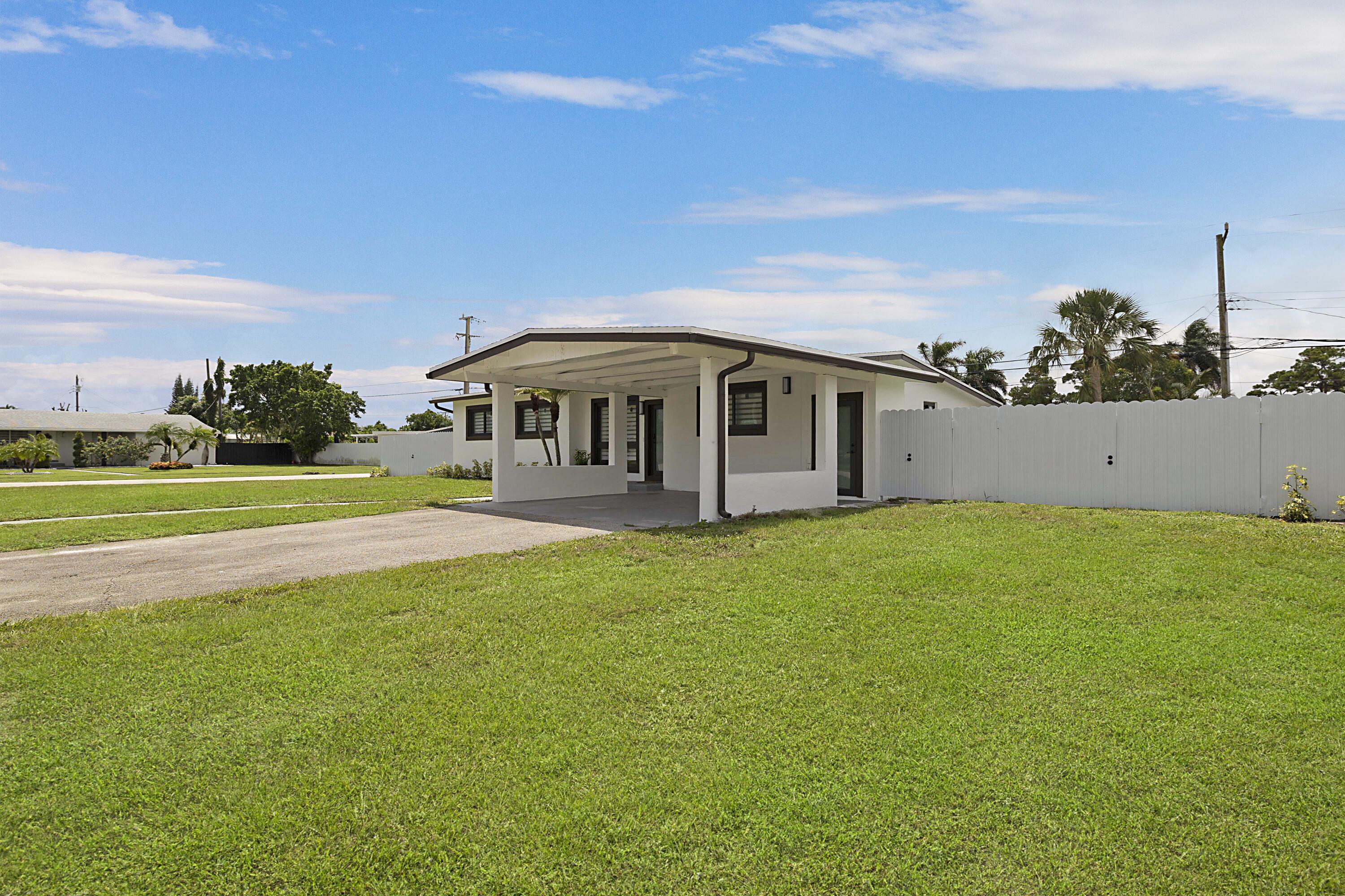 421 FONTANA, Palm Springs FL 33461