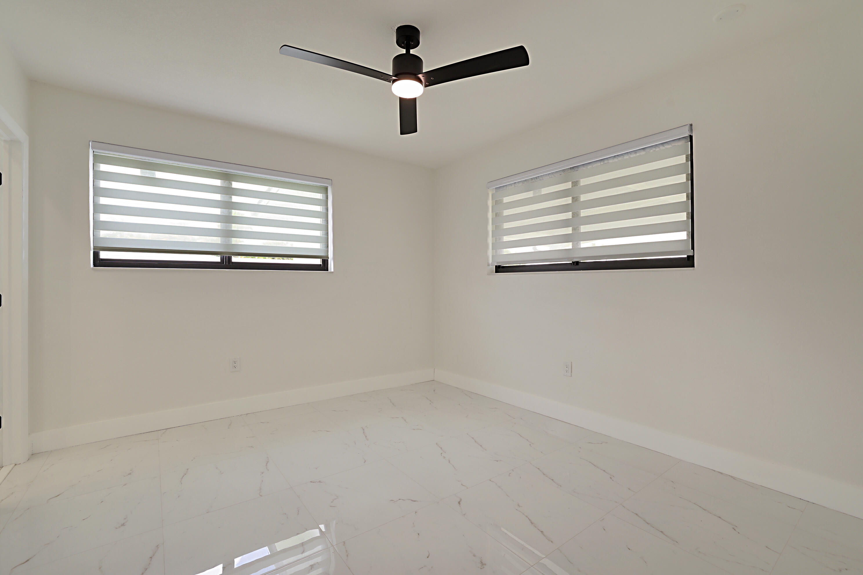 421 FONTANA, Palm Springs FL 33461