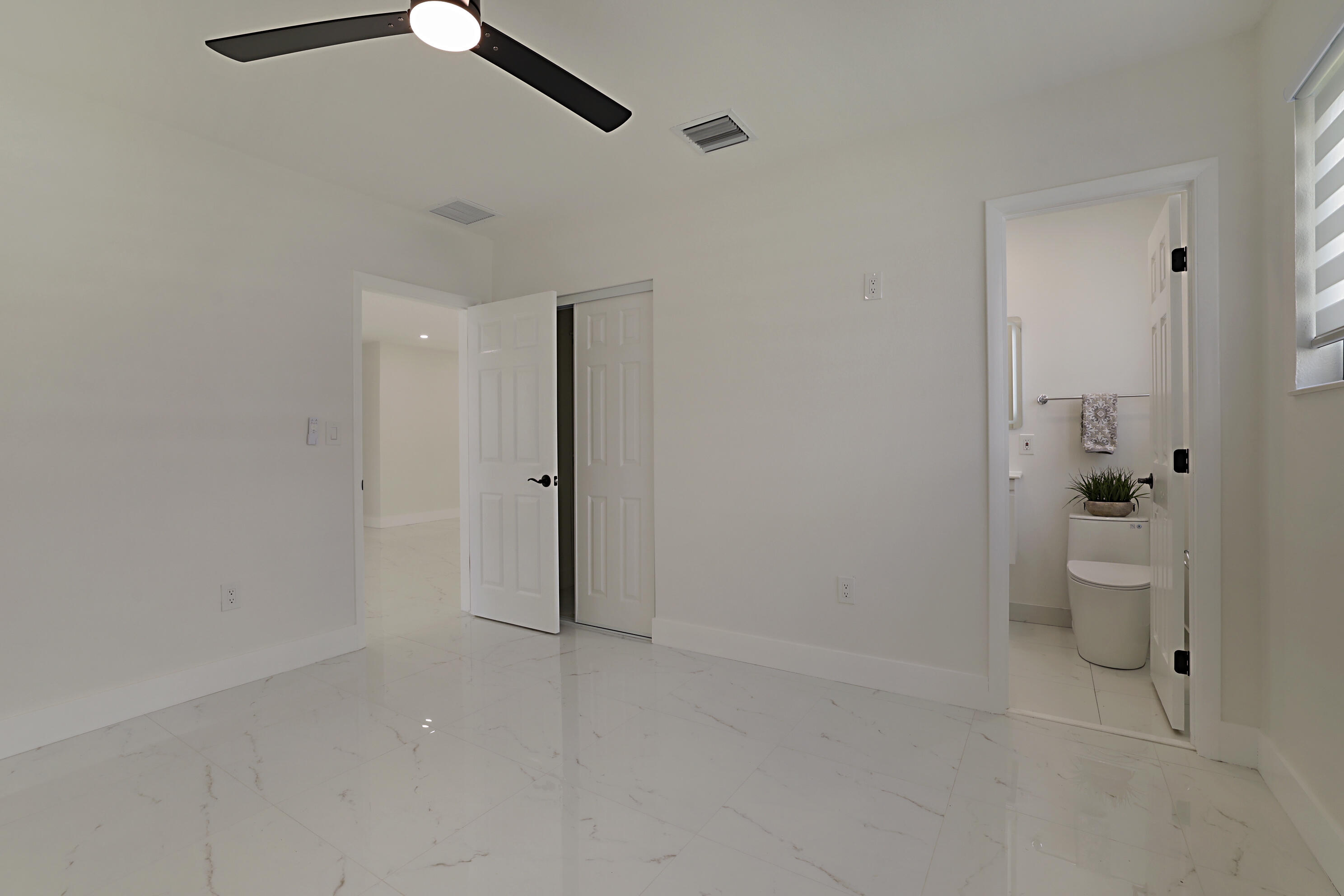 421 FONTANA, Palm Springs FL 33461