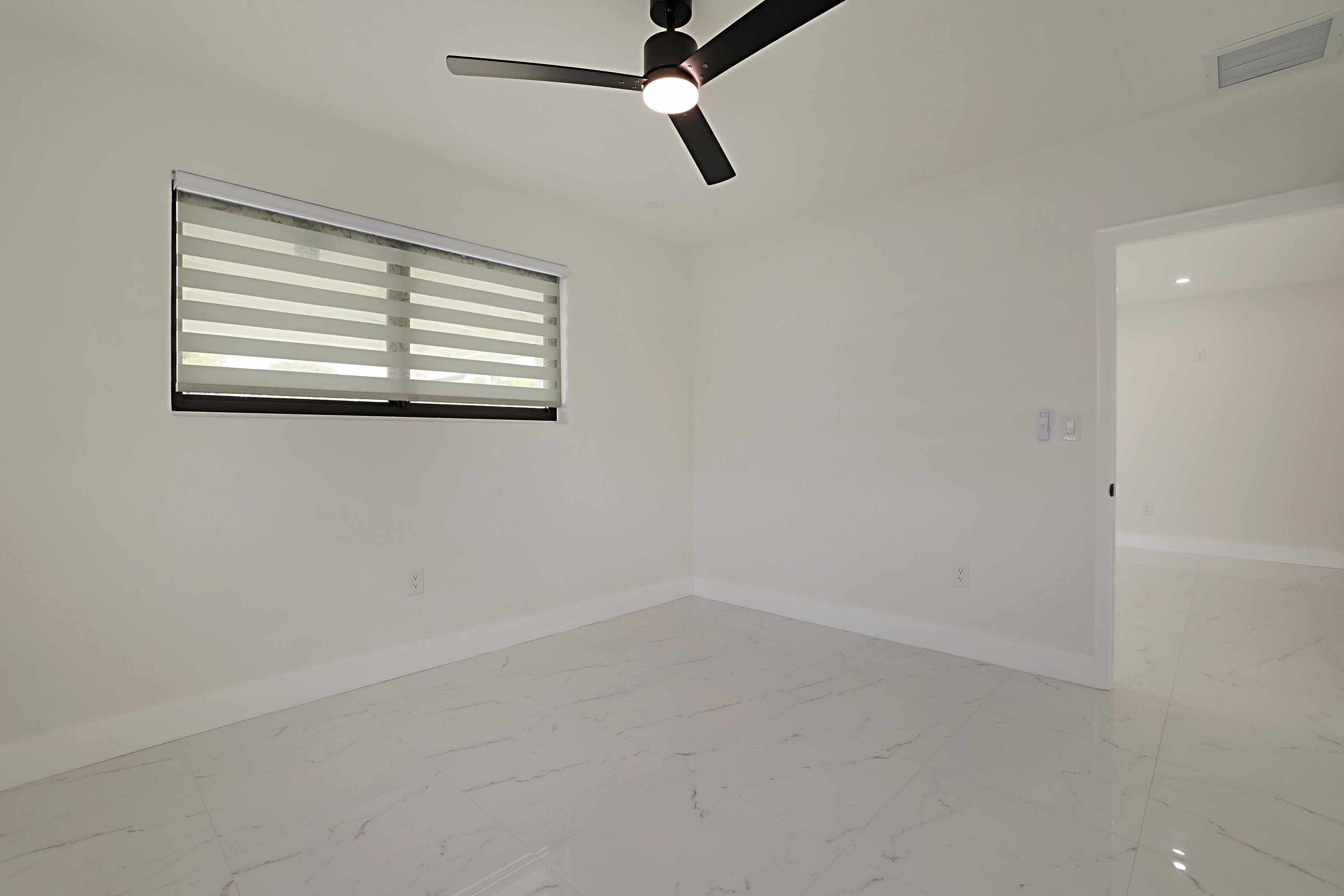 421 FONTANA, Palm Springs FL 33461