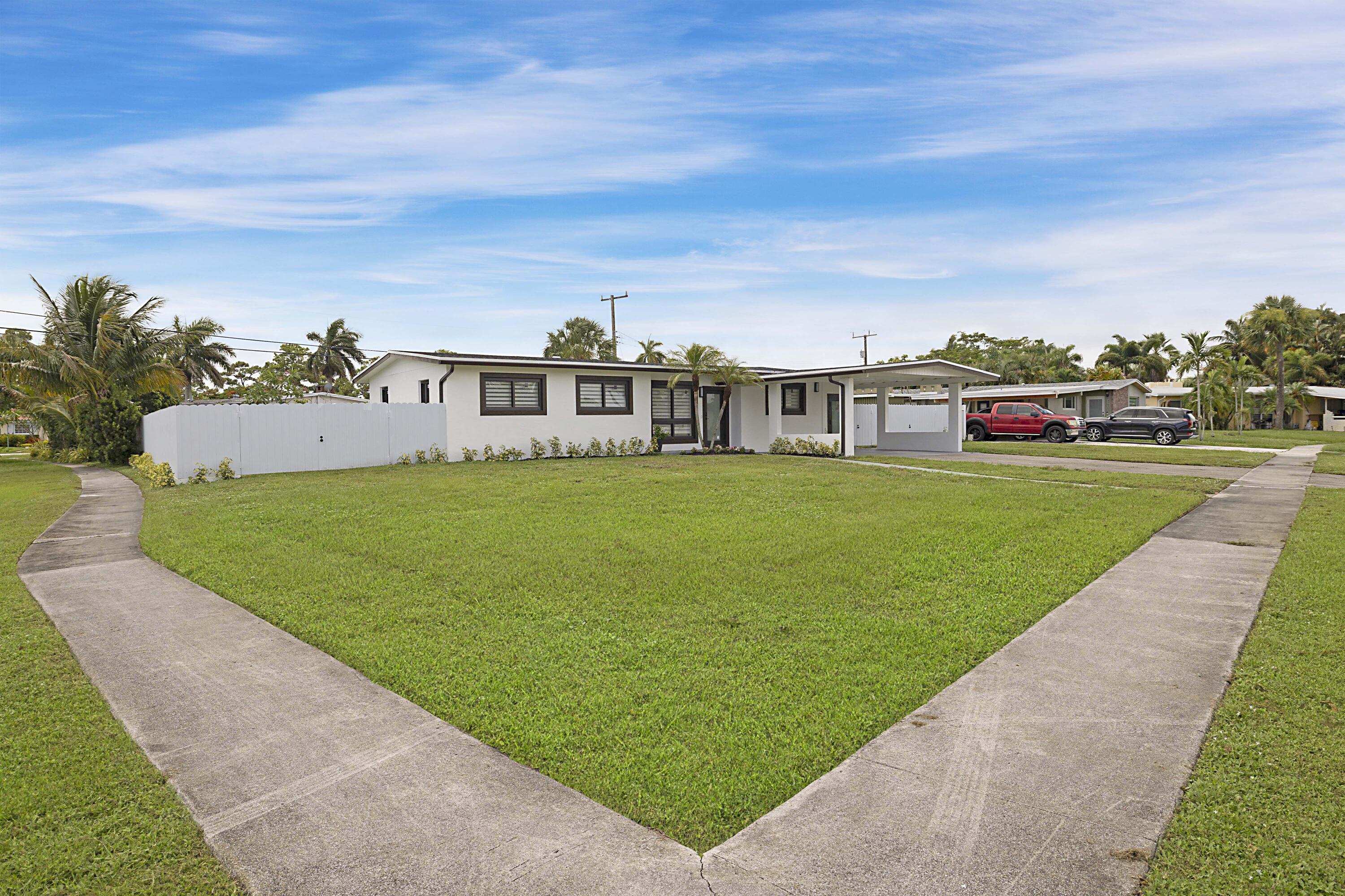421 FONTANA, Palm Springs FL 33461