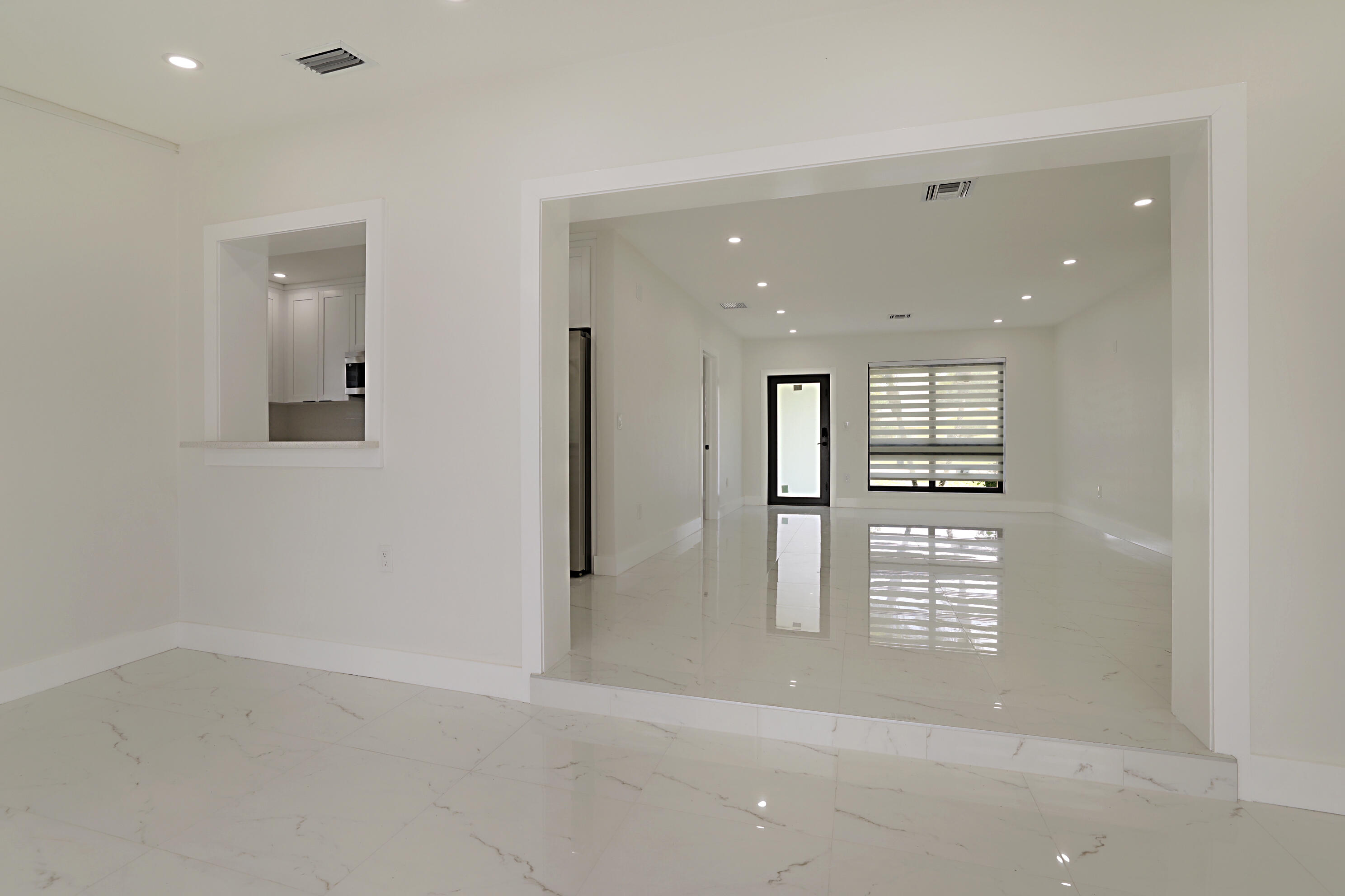 421 FONTANA, Palm Springs FL 33461
