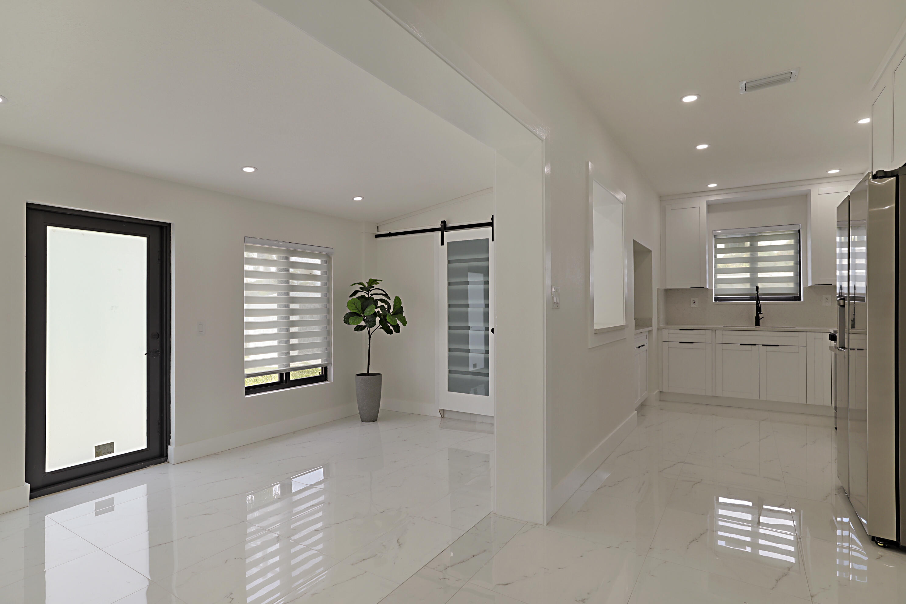 421 FONTANA, Palm Springs FL 33461