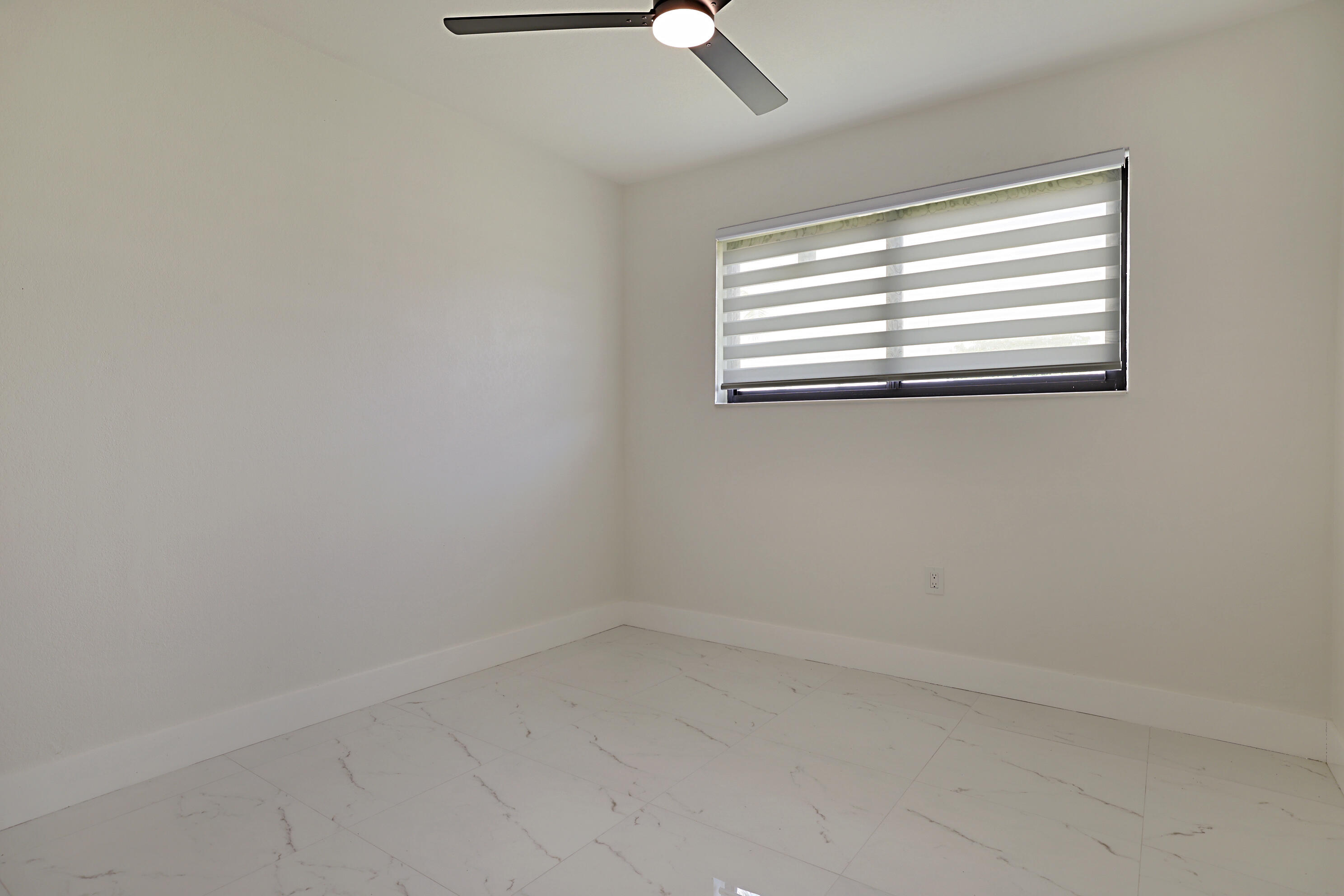 421 FONTANA, Palm Springs FL 33461