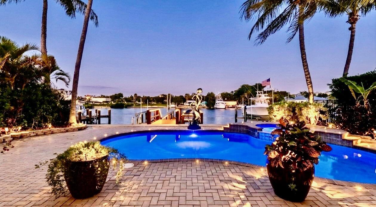 712 SANDY POINT, North Palm Beach FL 33410
