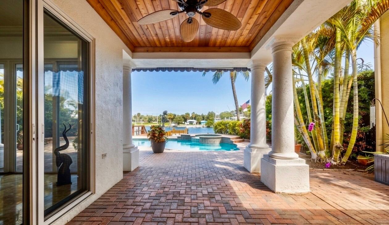 712 SANDY POINT, North Palm Beach FL 33410