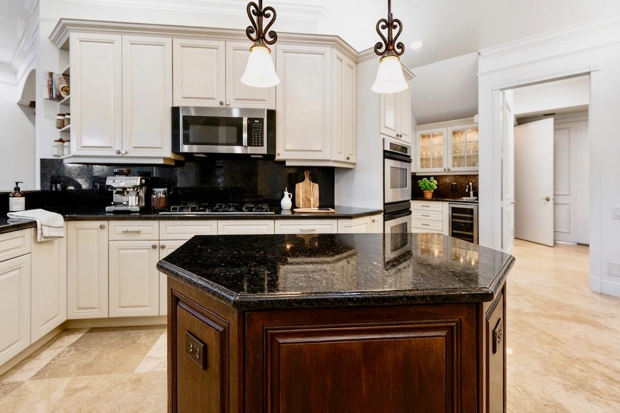 712 SANDY POINT, North Palm Beach FL 33410