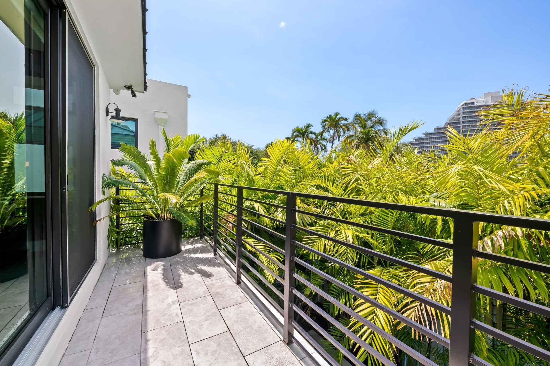 3400 NE 25th, Fort Lauderdale FL 33305