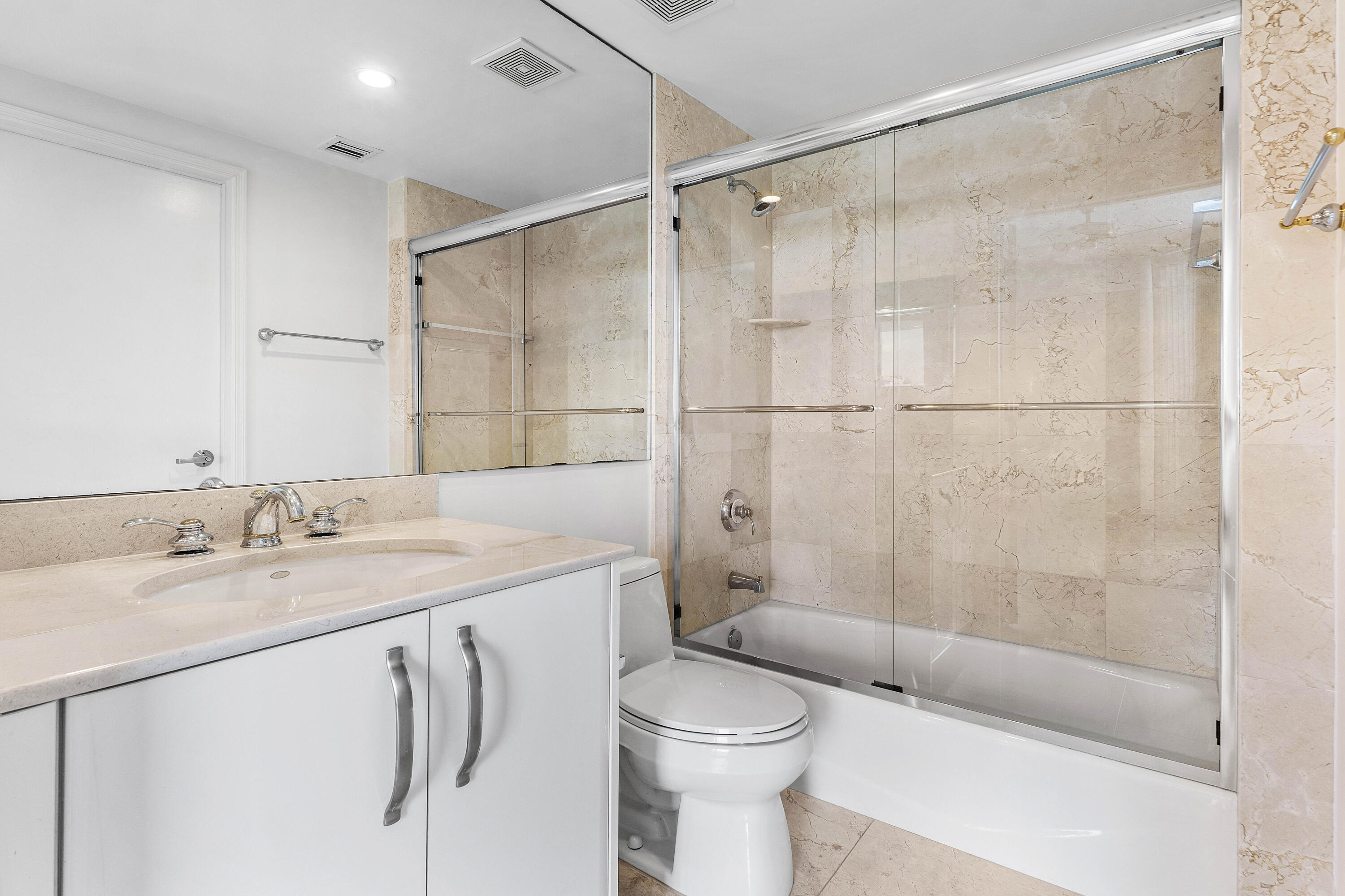 2051 SE 3rd #307, Deerfield Beach FL 33441