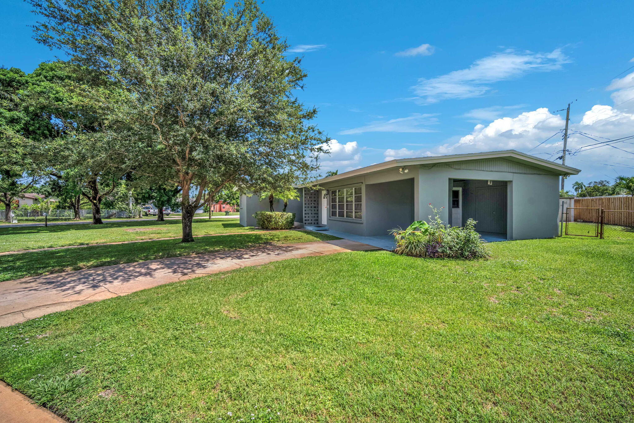 145 Greenbrier, Palm Springs FL 33461