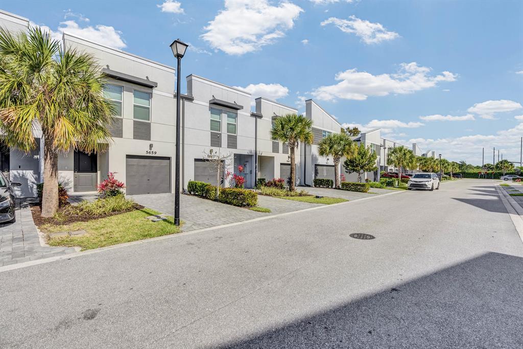 5659 Enclave, Mangonia Park FL 33407