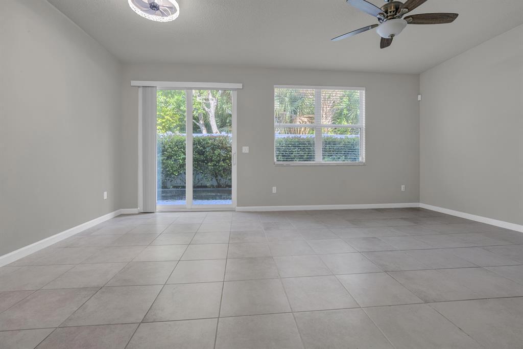 5659 Enclave, Mangonia Park FL 33407