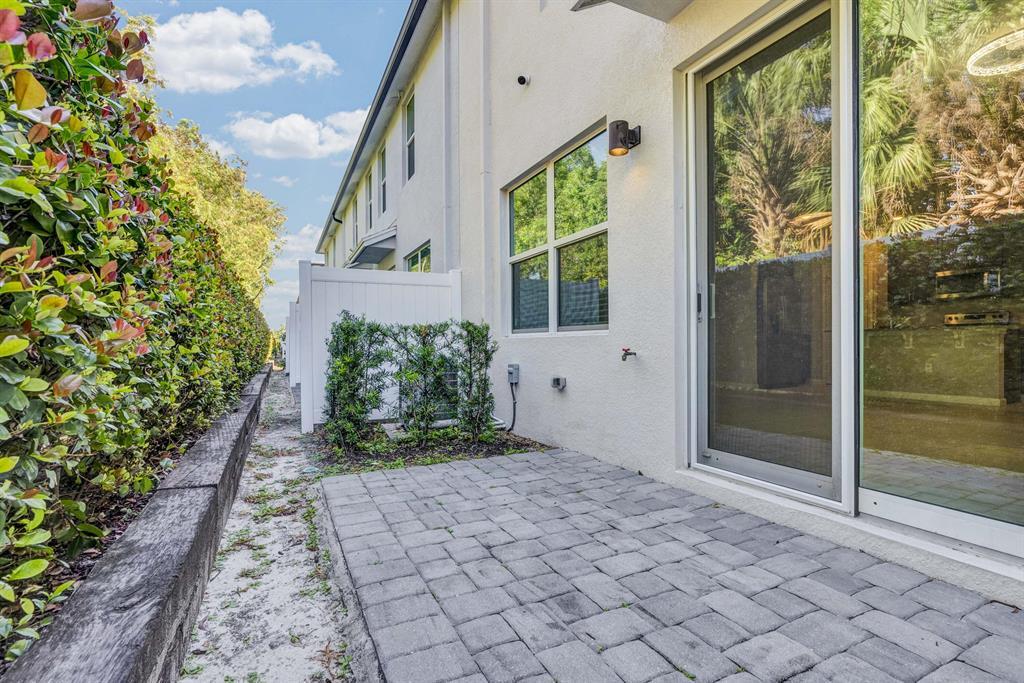 5659 Enclave, Mangonia Park FL 33407