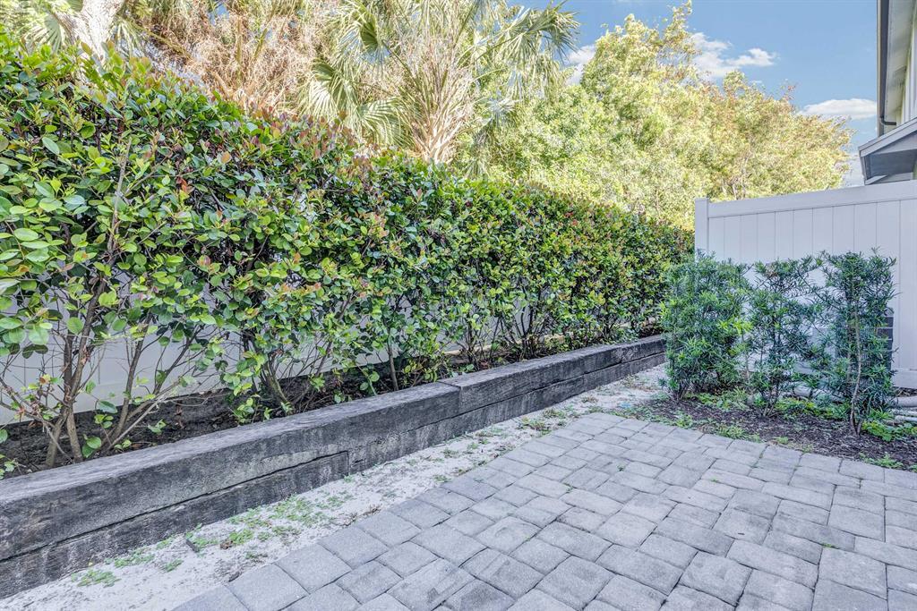 5659 Enclave, Mangonia Park FL 33407