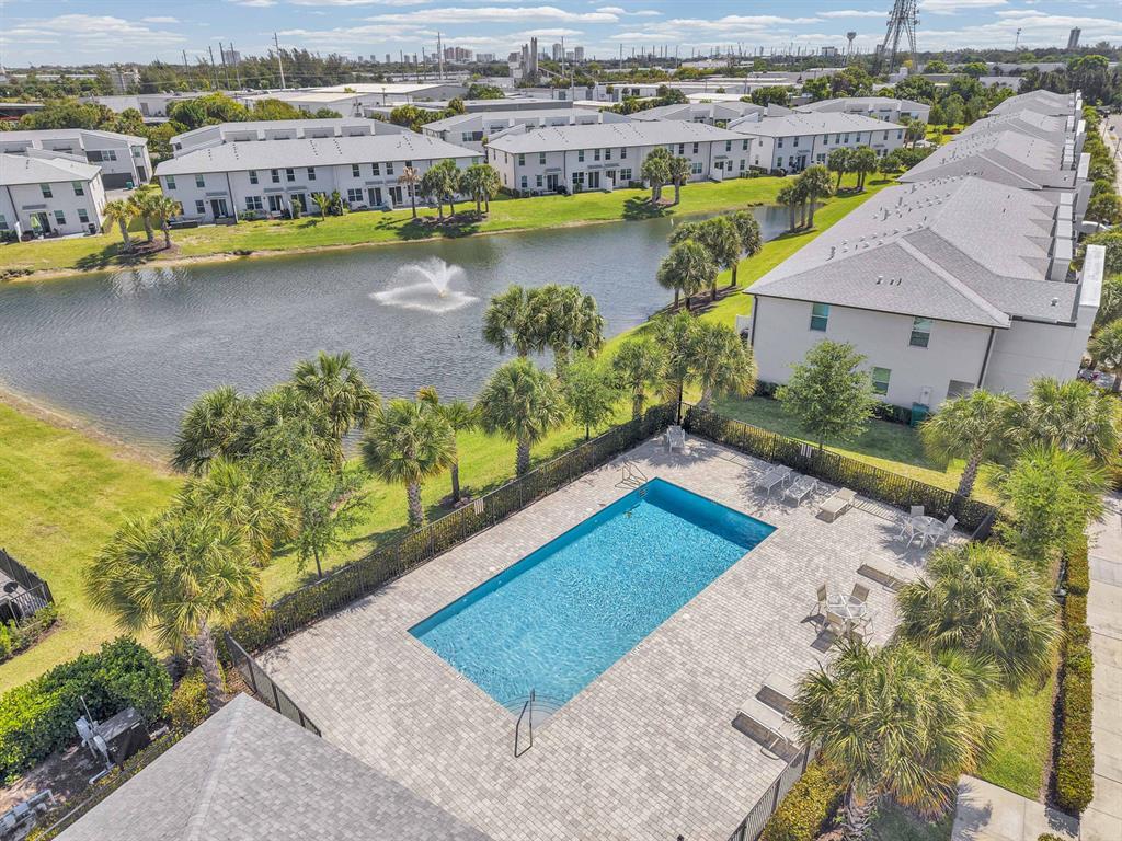 5659 Enclave, Mangonia Park FL 33407