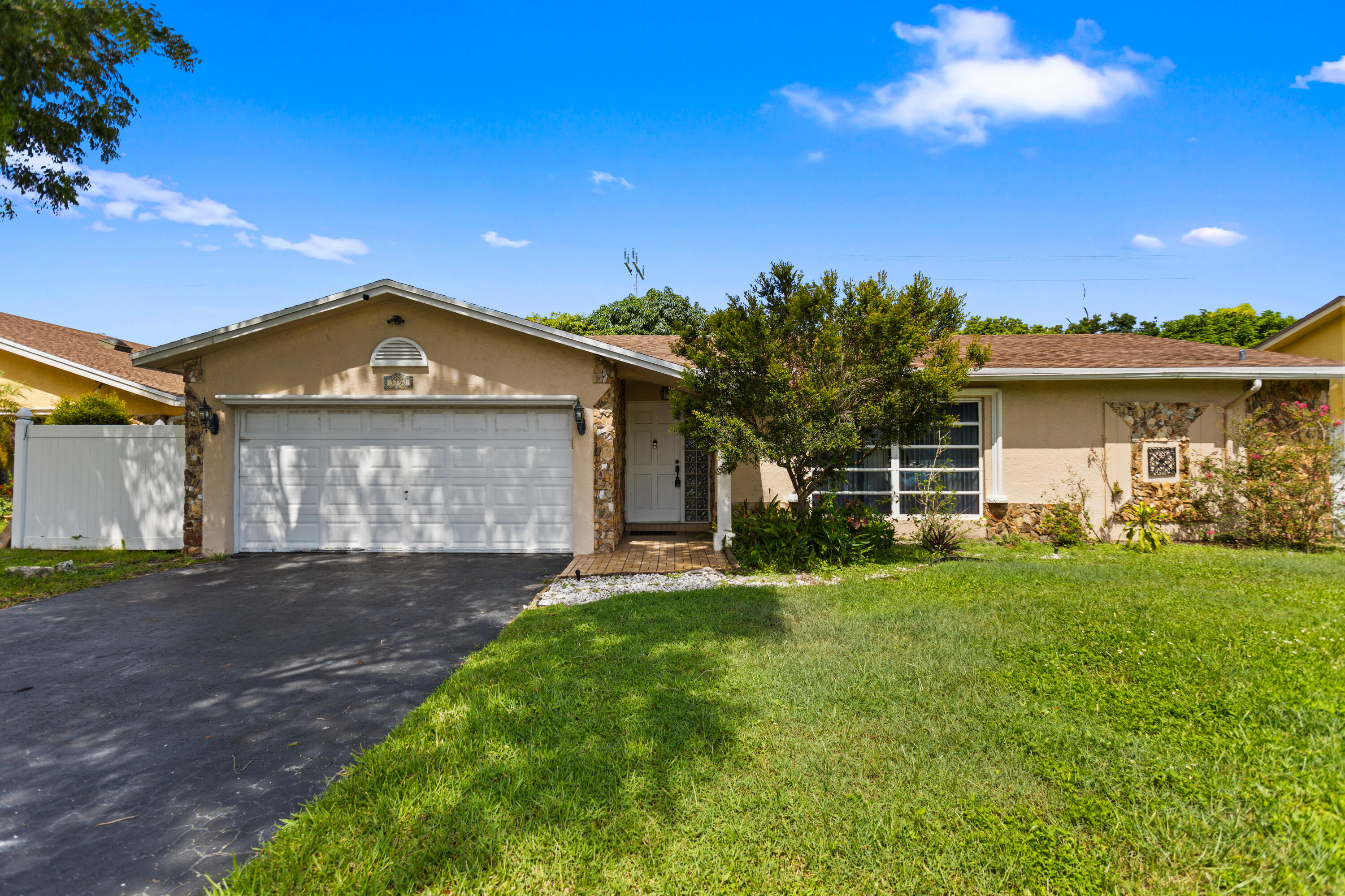 3750 NW 73rd, Lauderhill FL 33319
