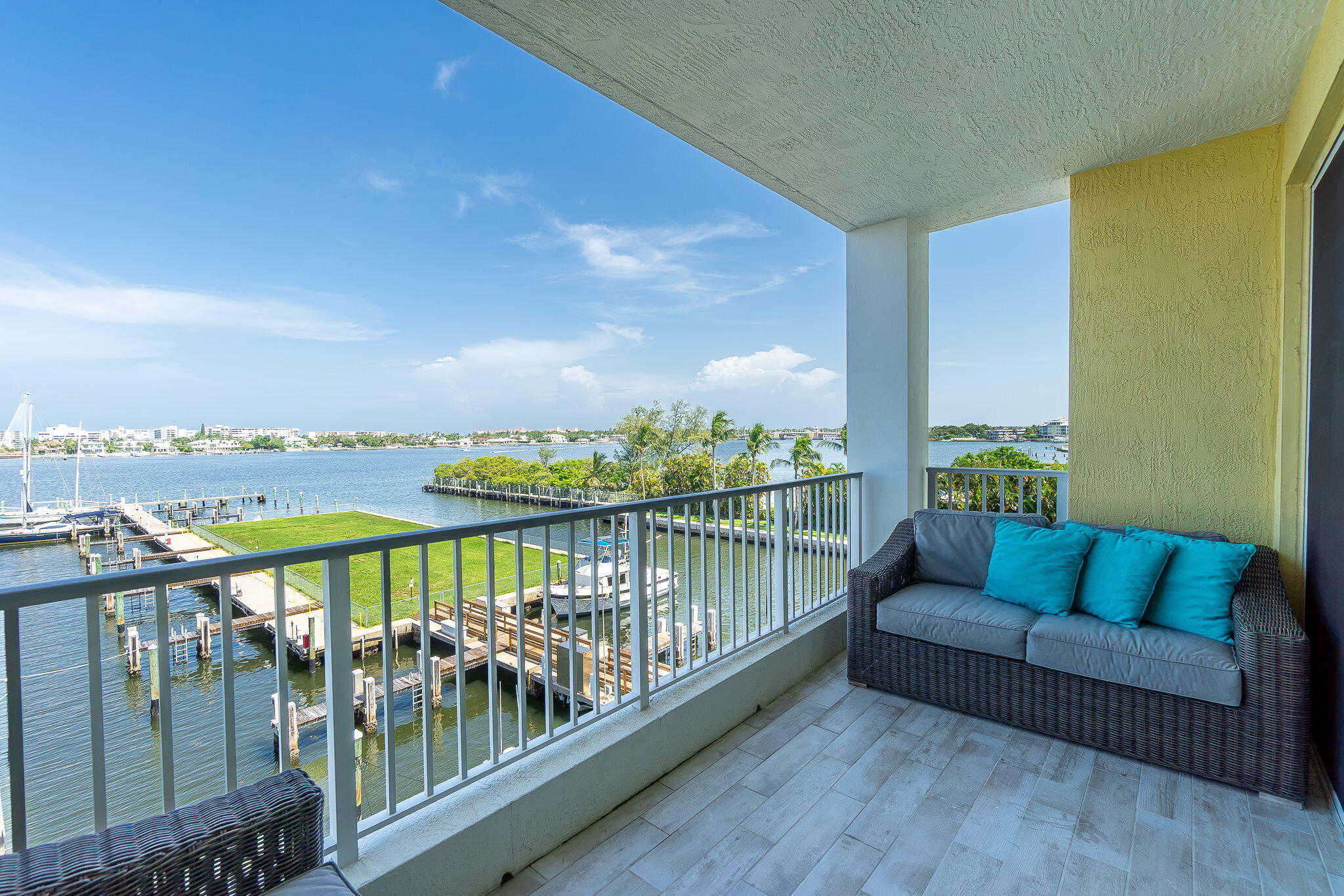 806 E Windward #424, Lantana FL 33462
