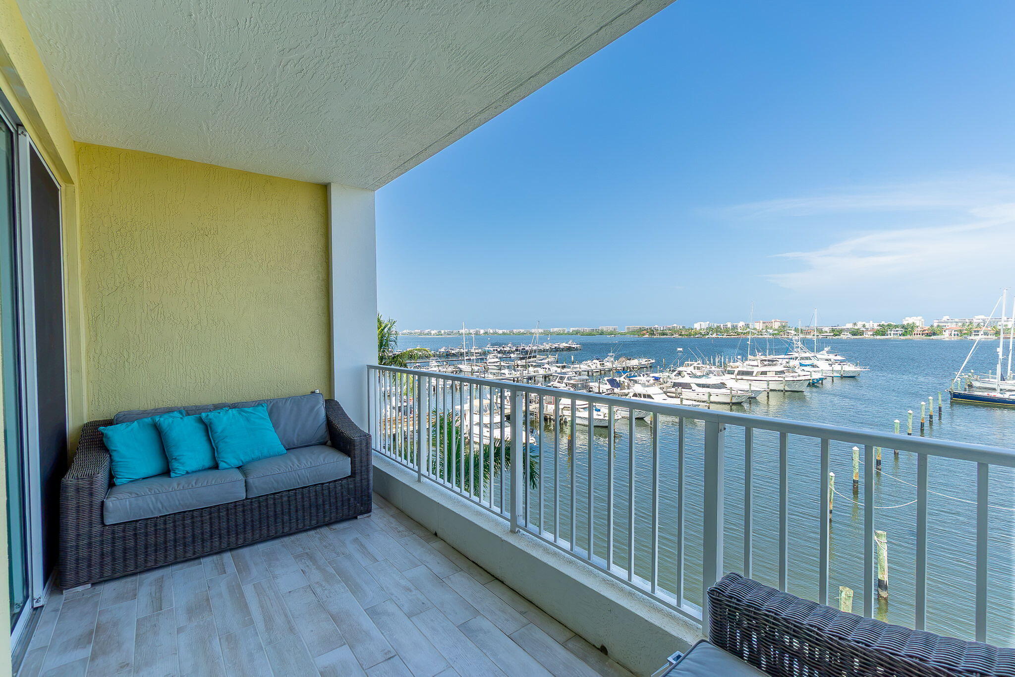 806 E Windward #424, Lantana FL 33462