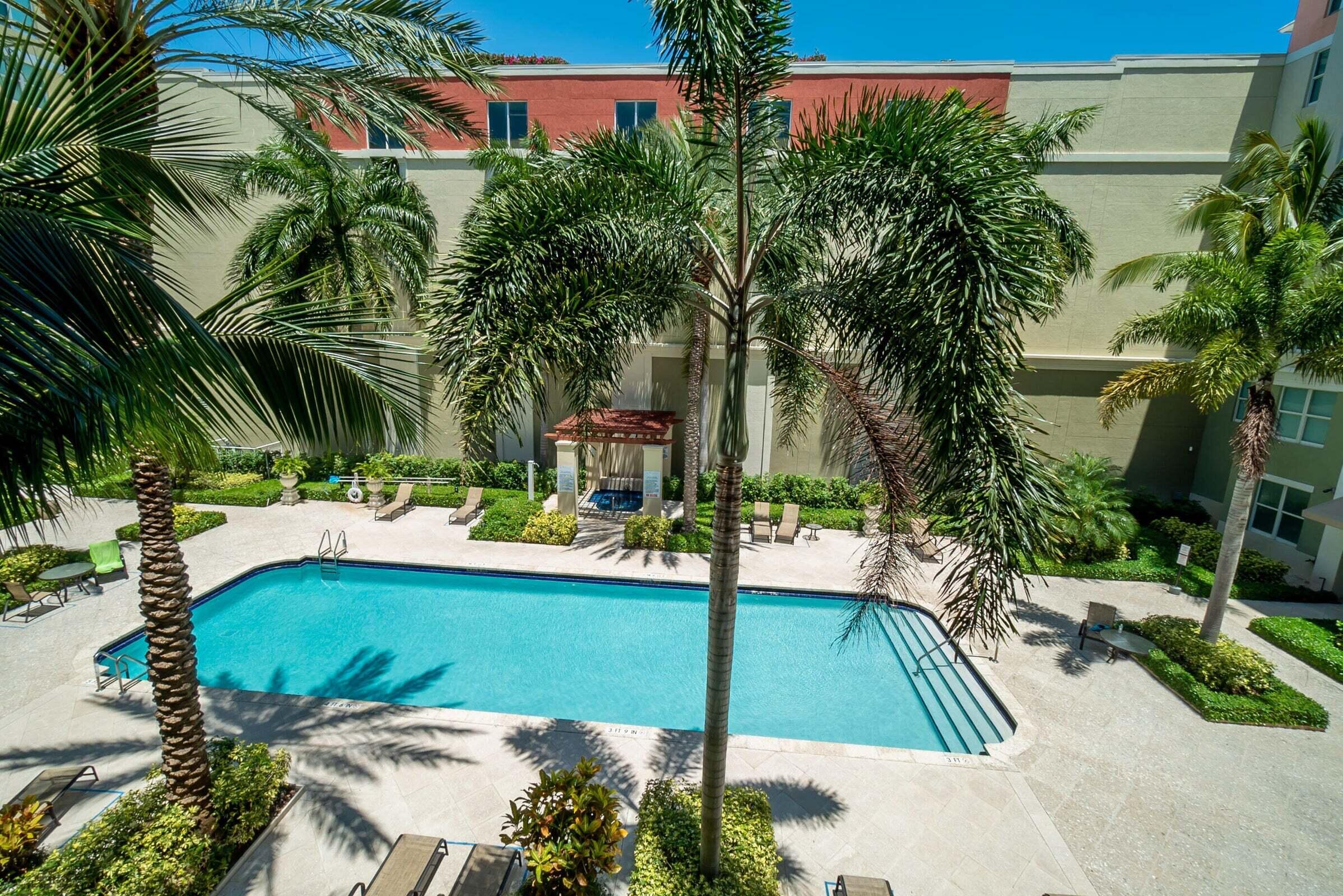 806 E Windward #424, Lantana FL 33462