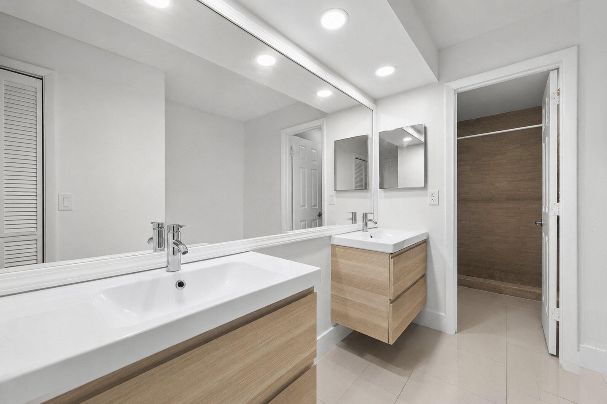 7535 La Paz #209, Boca Raton FL 33433