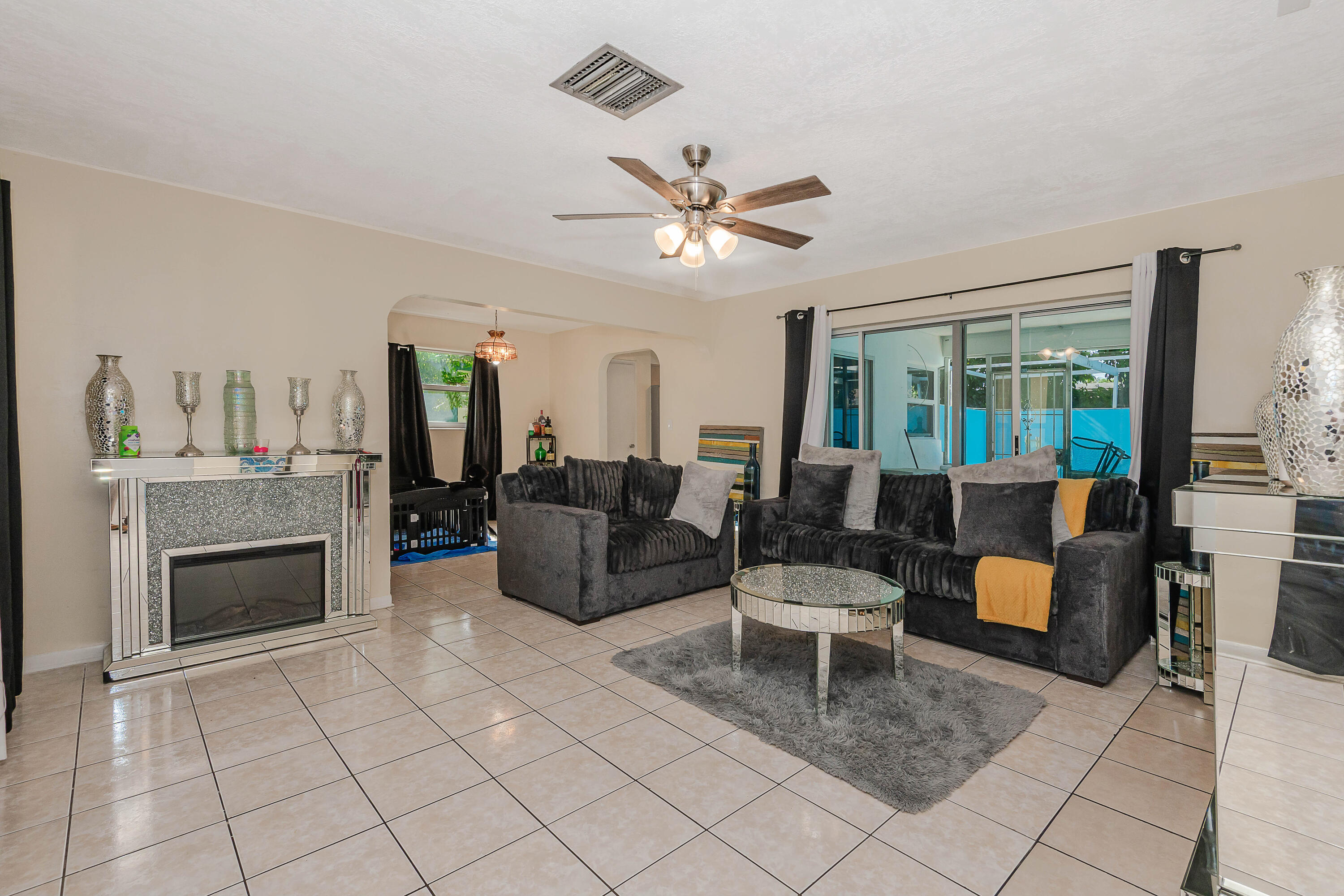 3611 NW 40TH, Lauderdale Lakes FL 33309
